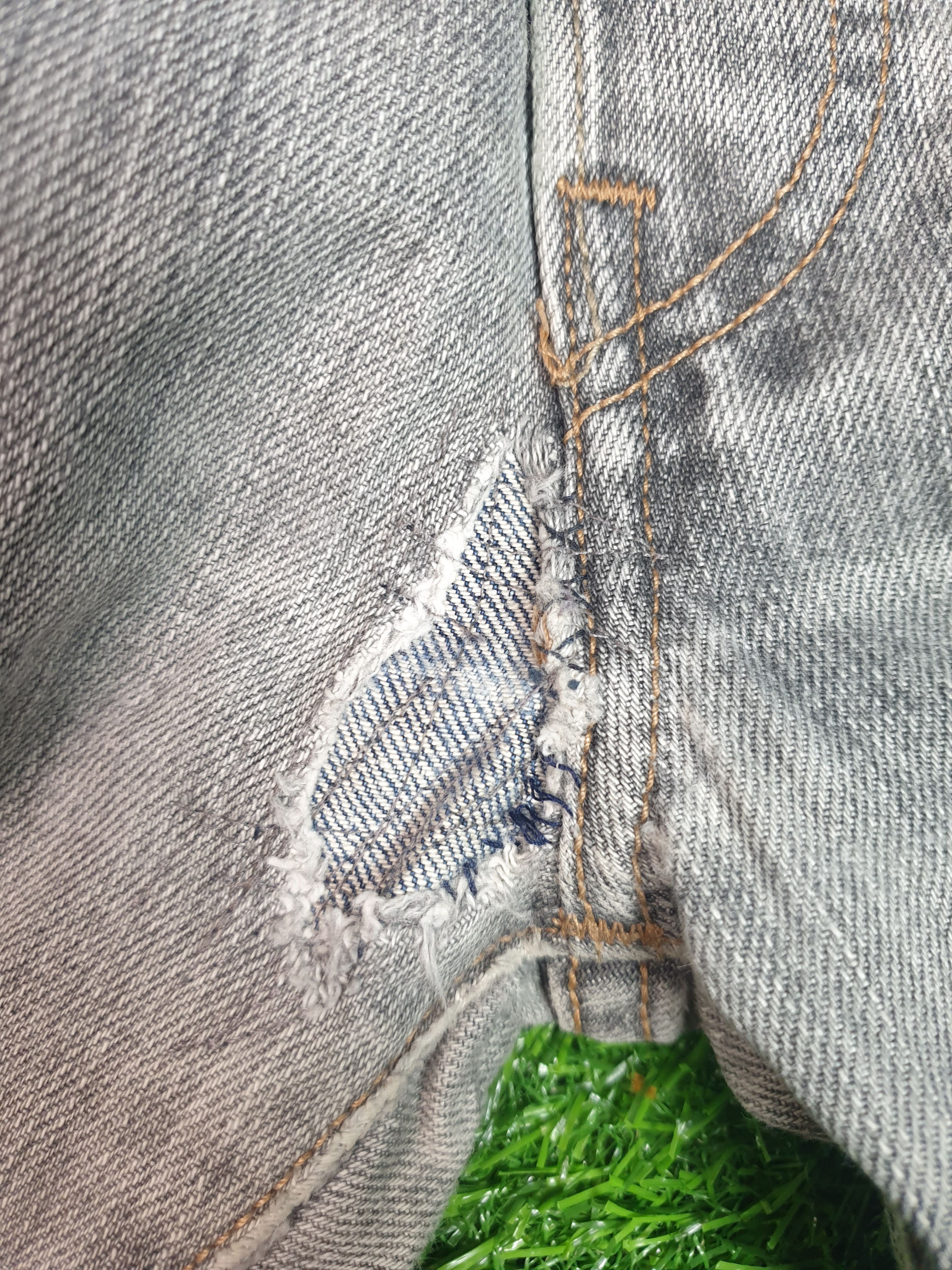 Levi's Vintage Clothing Vintage LEVIS 501 Sun Faded Distressed 36X32 Jeans L0057 Size US 36 / EU 52 - 8 Thumbnail