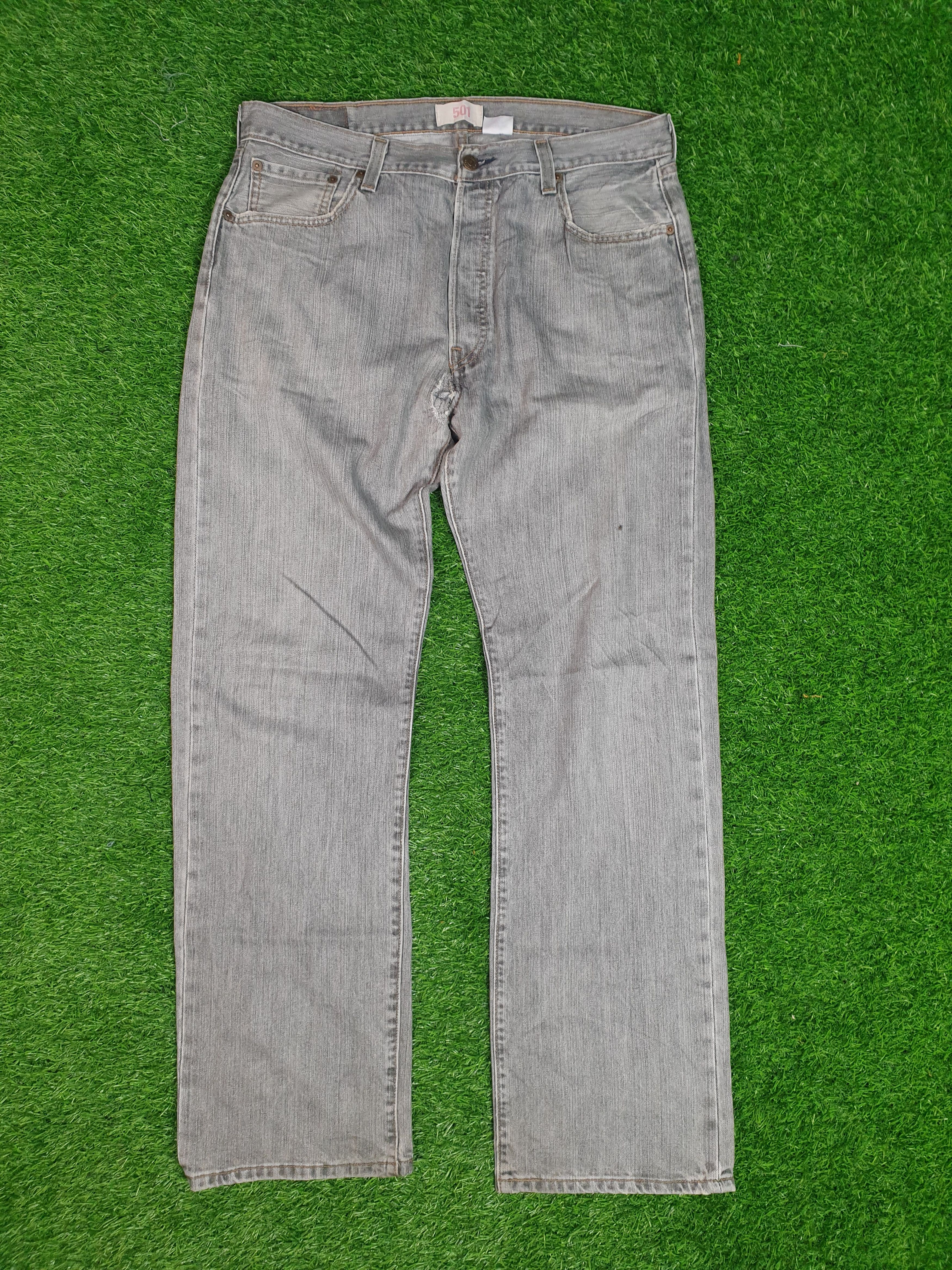 Levi's Vintage Clothing Vintage LEVIS 501 Sun Faded Distressed 36X32 Jeans L0057 Size US 36 / EU 52 - 1 Thumbnail