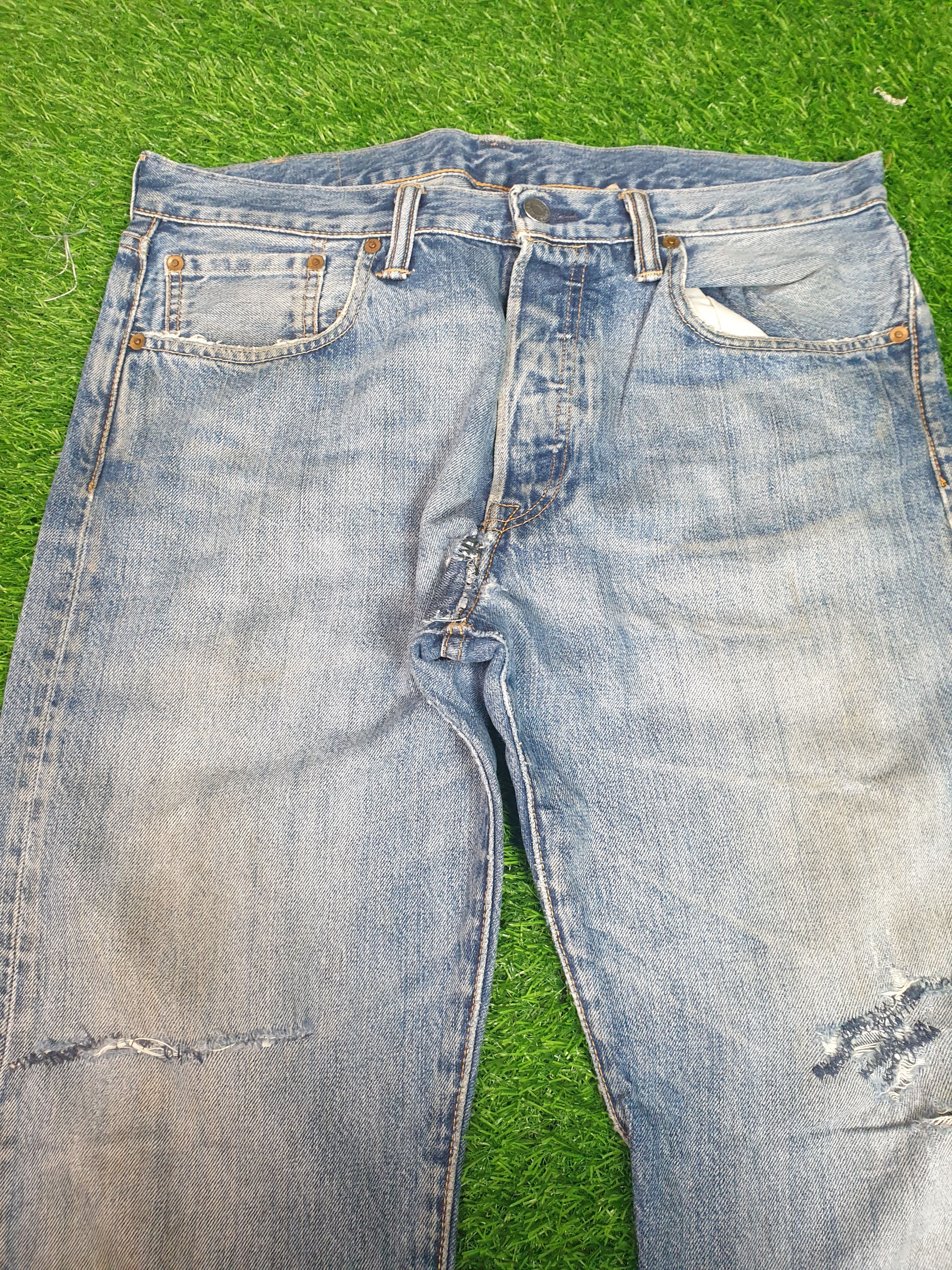Vintage LEVIS 501 Faded Distressed Size 34X32.5 Jeans L0065