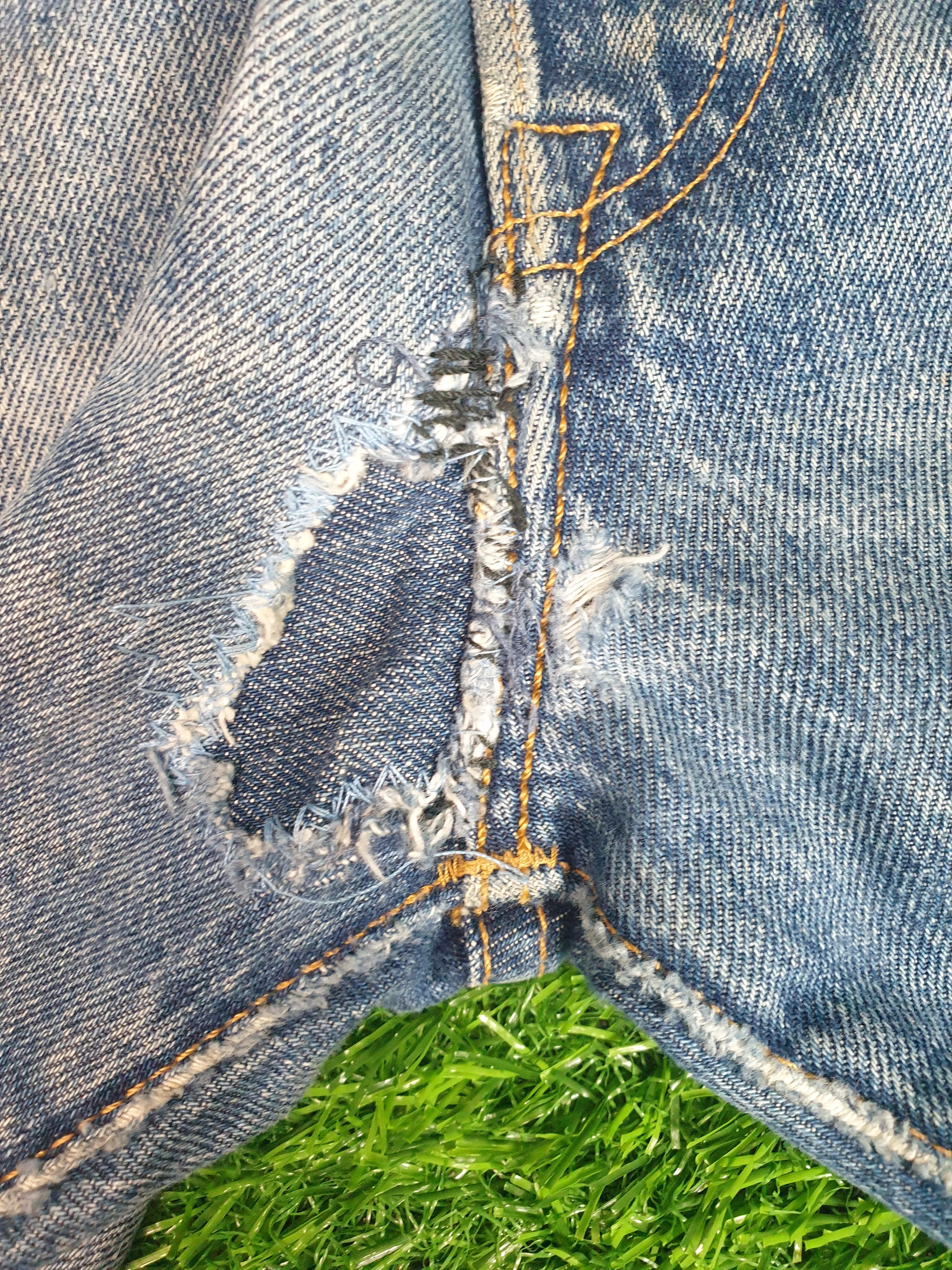 Vintage LEVIS 501 Faded Distressed Size 34X32.5 Jeans L0065