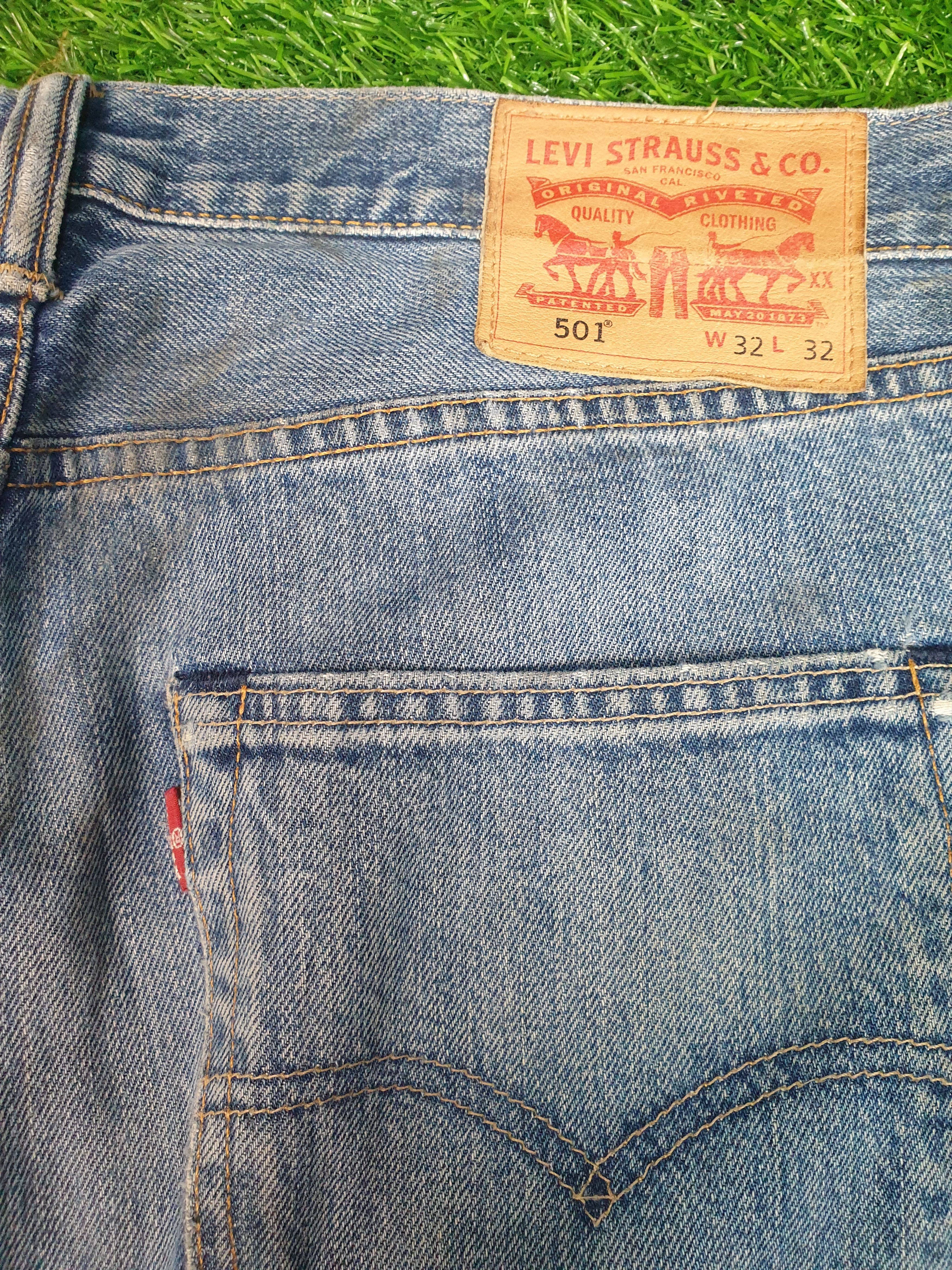 Vintage LEVIS 501 Faded Distressed Size 34X32.5 Jeans L0065
