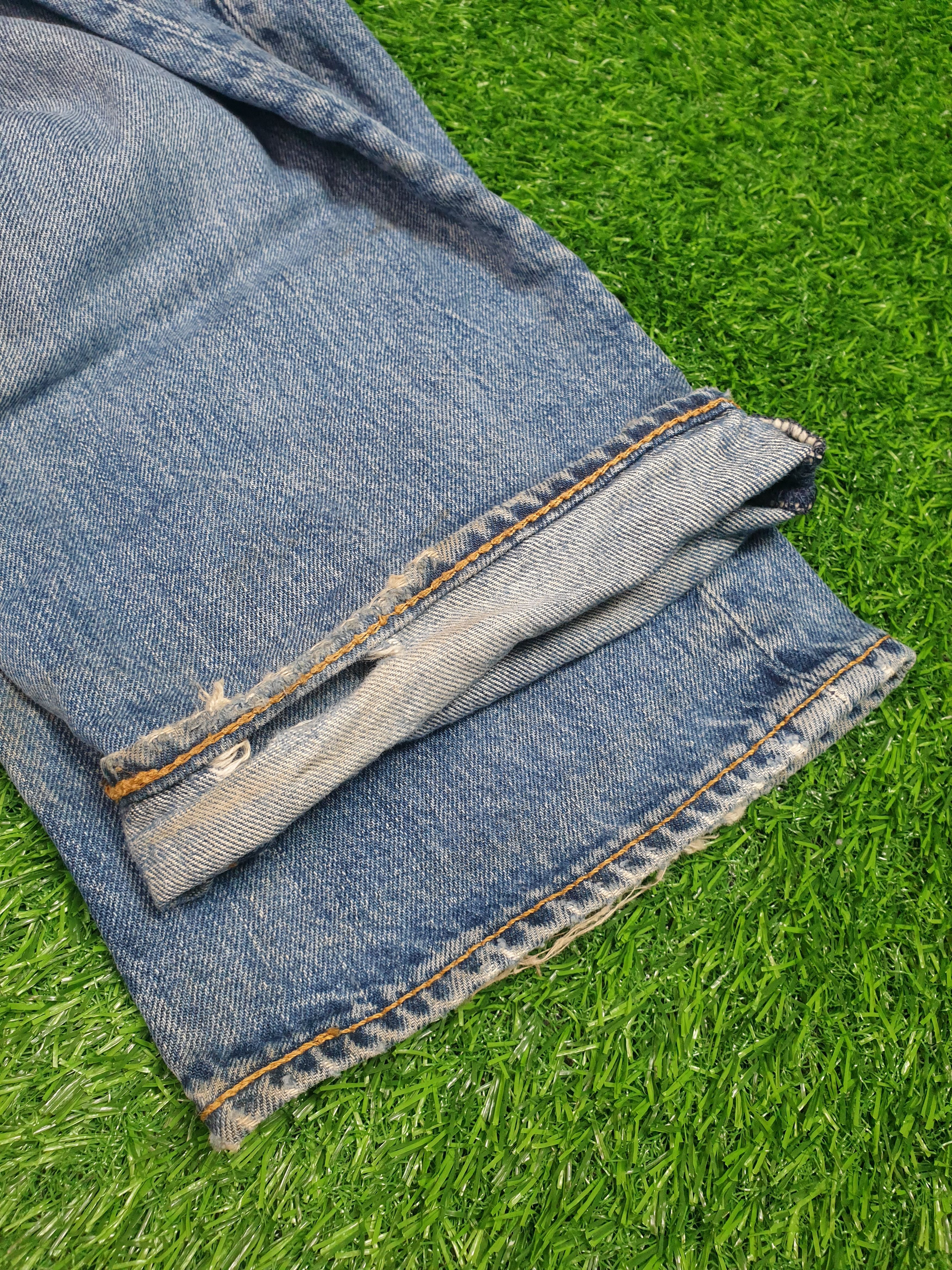 Vintage LEVIS 501 Faded Distressed Size 34X32.5 Jeans L0065