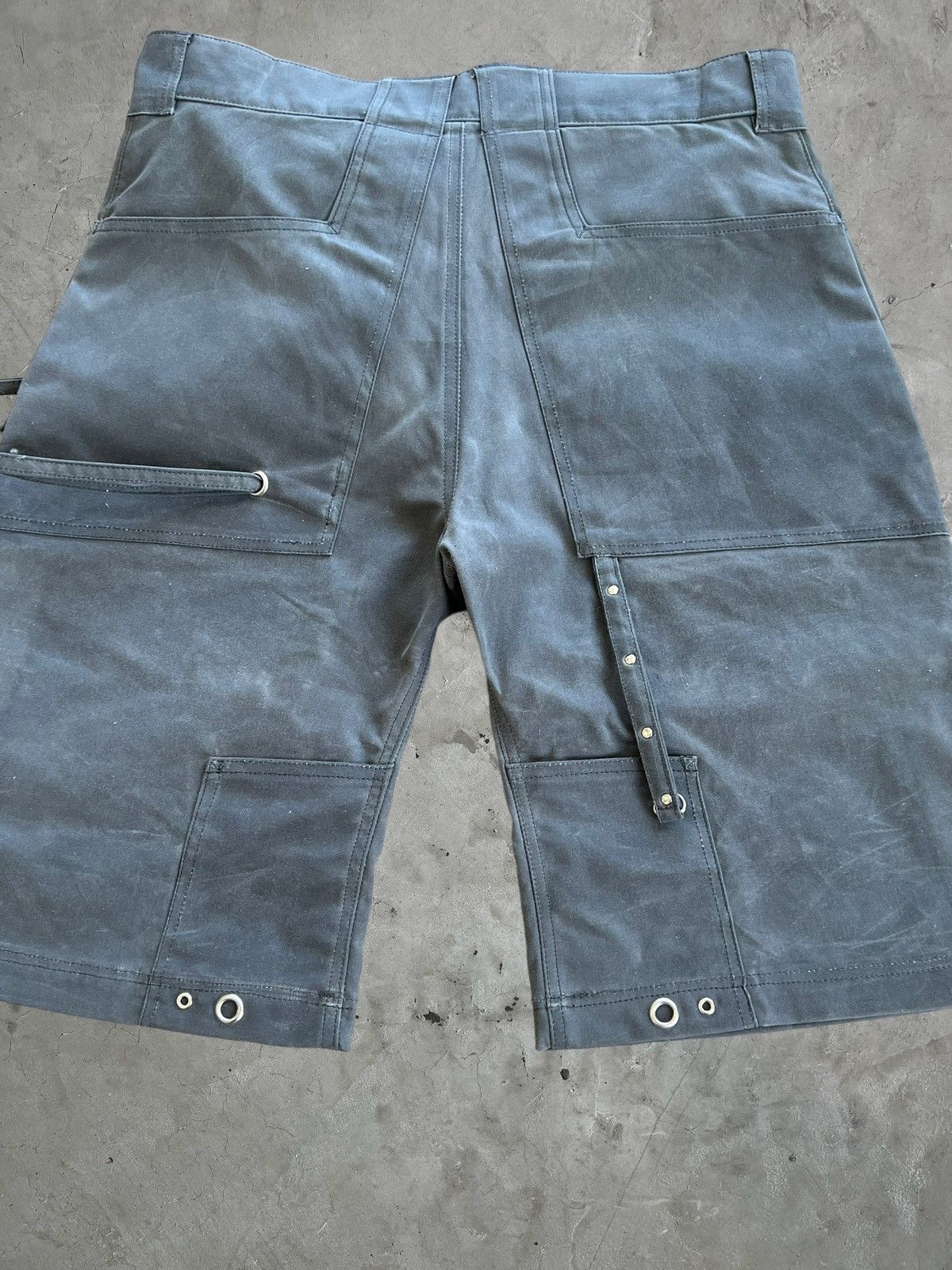 Aris Tatalovich 1/1 Aris Tatalovich Heavy Waxed Cargo Shorts Size US 33 - 9 Thumbnail