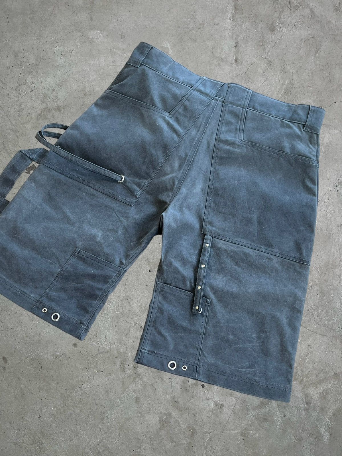 Aris Tatalovich 1/1 Aris Tatalovich Heavy Waxed Cargo Shorts Size US 33 - 7 Thumbnail