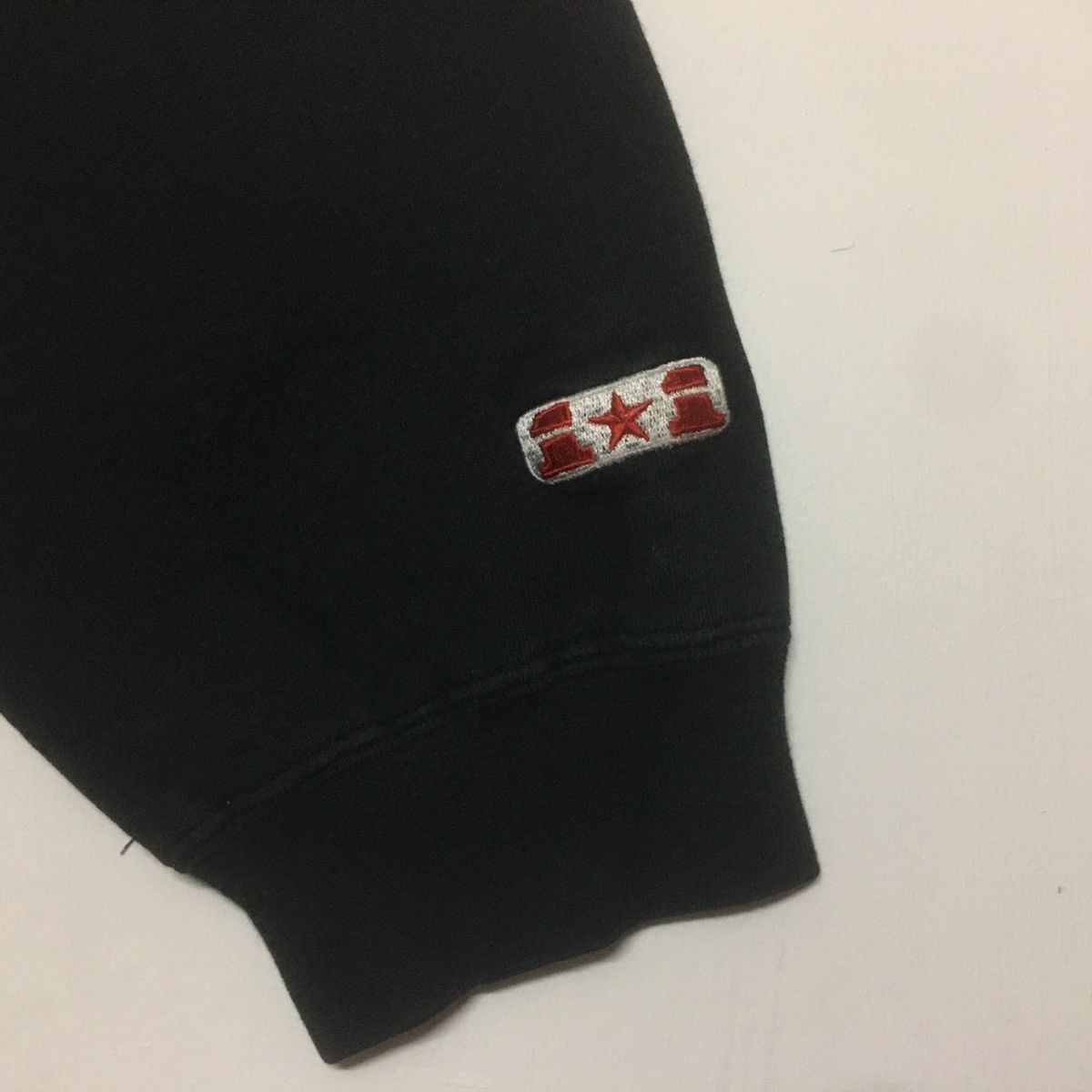 Japanese Brand Vintage One Bite One Fishe Sweatshirt Crewneck BigLogo Size US L / EU 52-54 / 3 - 6 Thumbnail