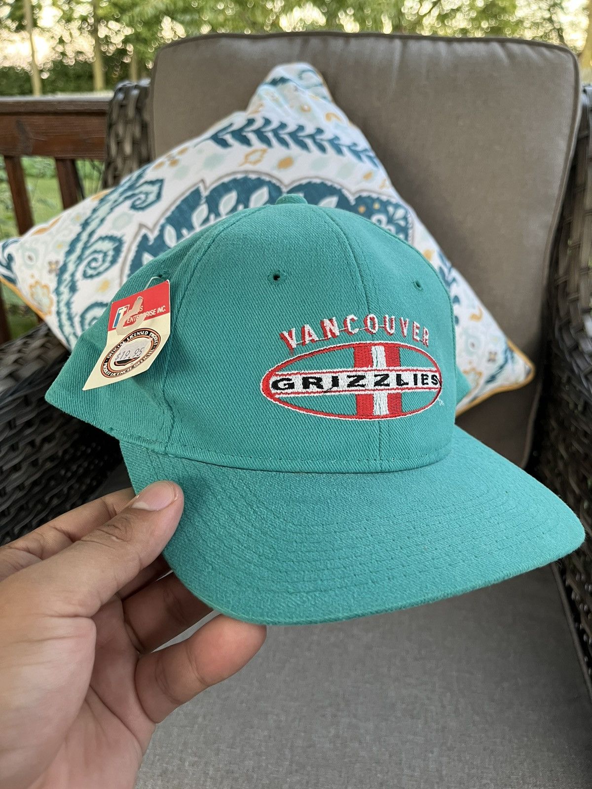 NHL × Sports Specialties × Vintage 90’s NWT SPORTS SPECIALTIES VANCOUVER GRIZZLIES VINTAGE HAT Size ONE SIZE - 1 Thumbnail