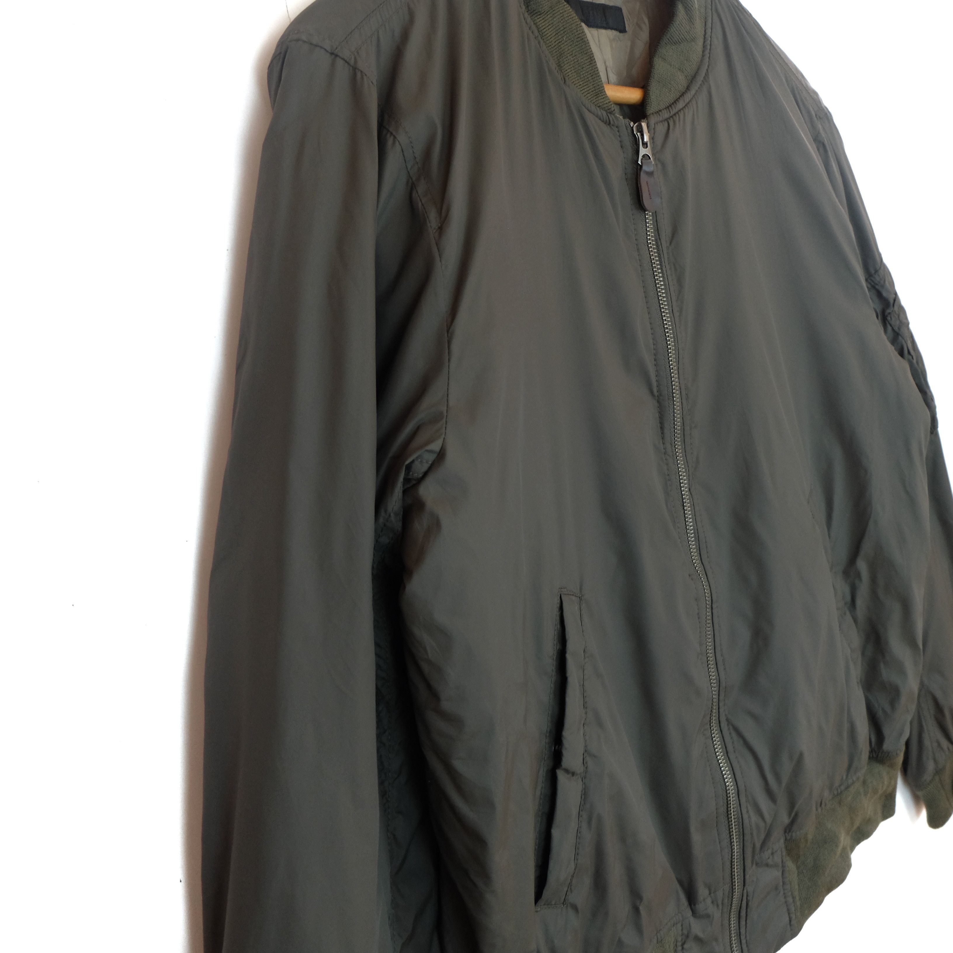Japanese Brand UNIQLO Flight Bomber Jacket Ultra Thin Size US L / EU 52-54 / 3 - 7 Thumbnail