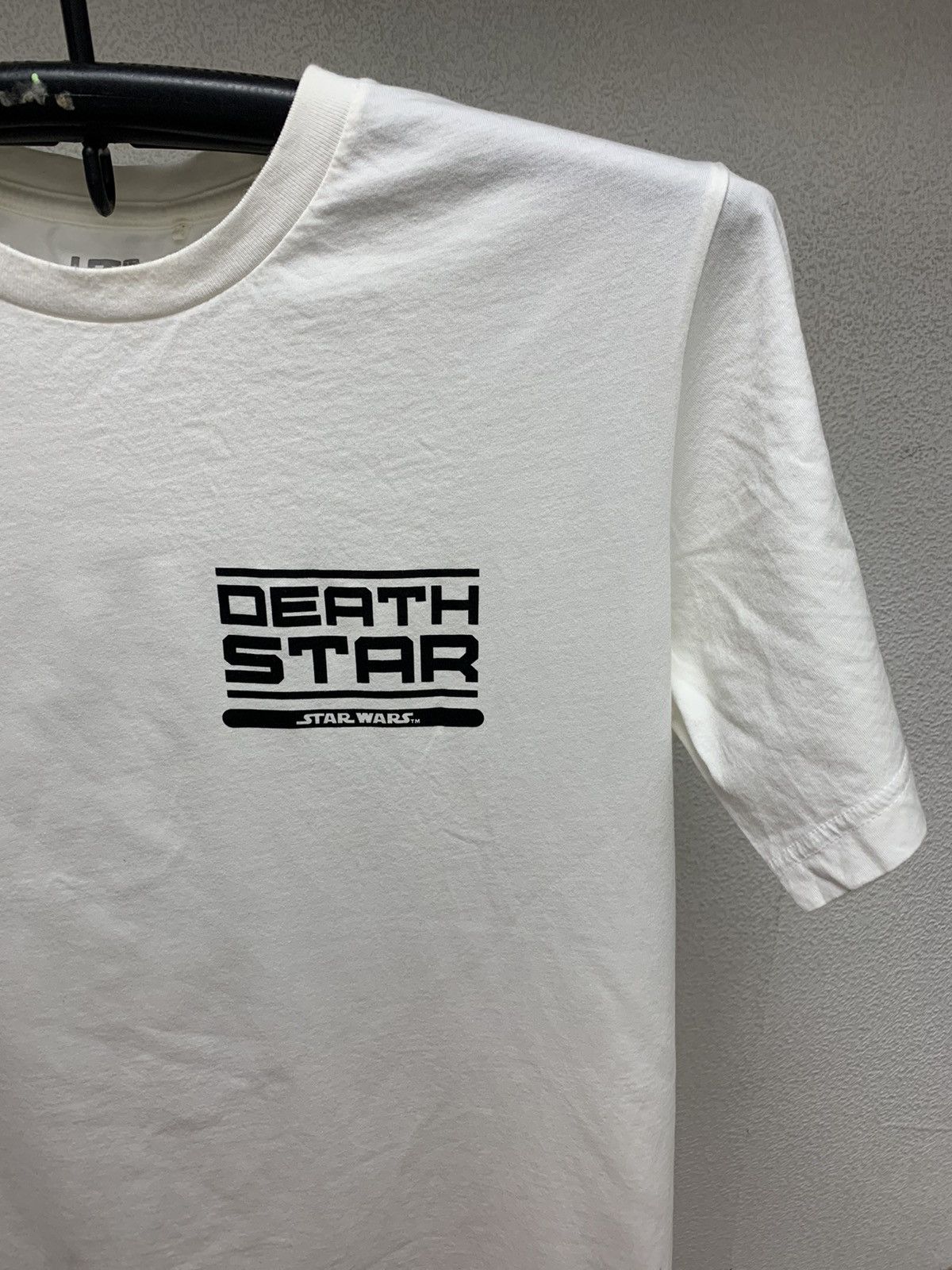 Uniqlo Uniqlo Star Wars Death Star Japanese brand white t-shirt Xl Size US XL / EU 56 / 4 - 6 Thumbnail