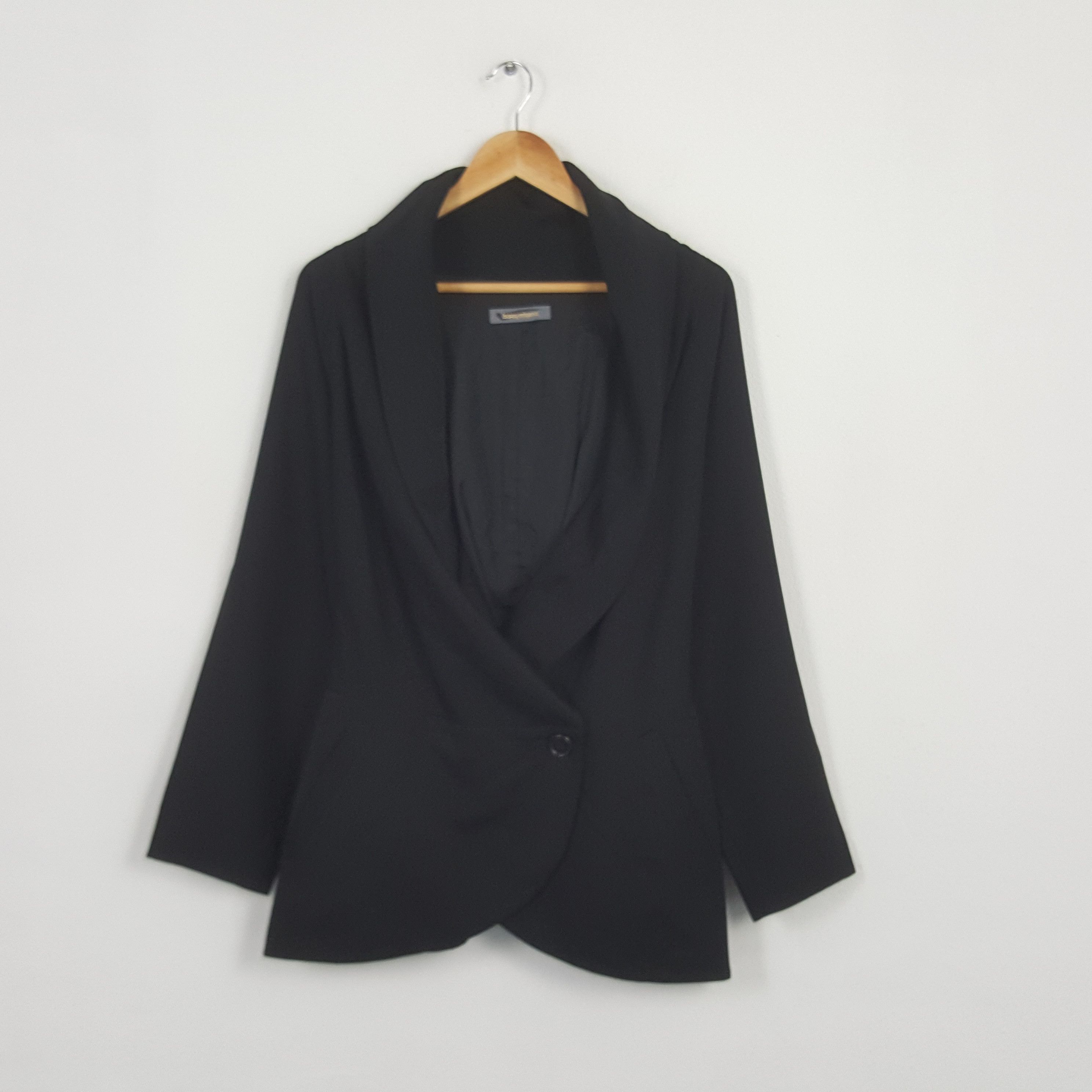 Issey Miyake × Japanese Brand × Vintage Vintage Issey Miyake Japanese Designer Women Blazzers Size S / US 4 / IT 40 - 1 Thumbnail