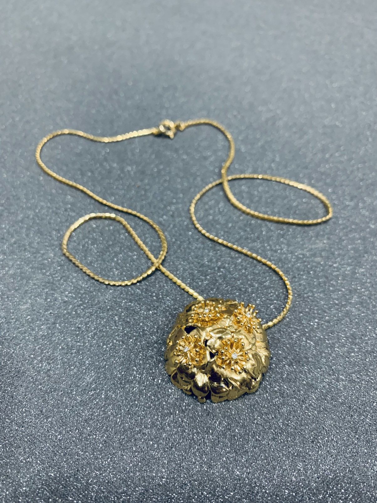 Vintage VINTAGE LEI FLORAL GOLD PENDANT 926 NECKLACE Size ONE SIZE - 1 Thumbnail