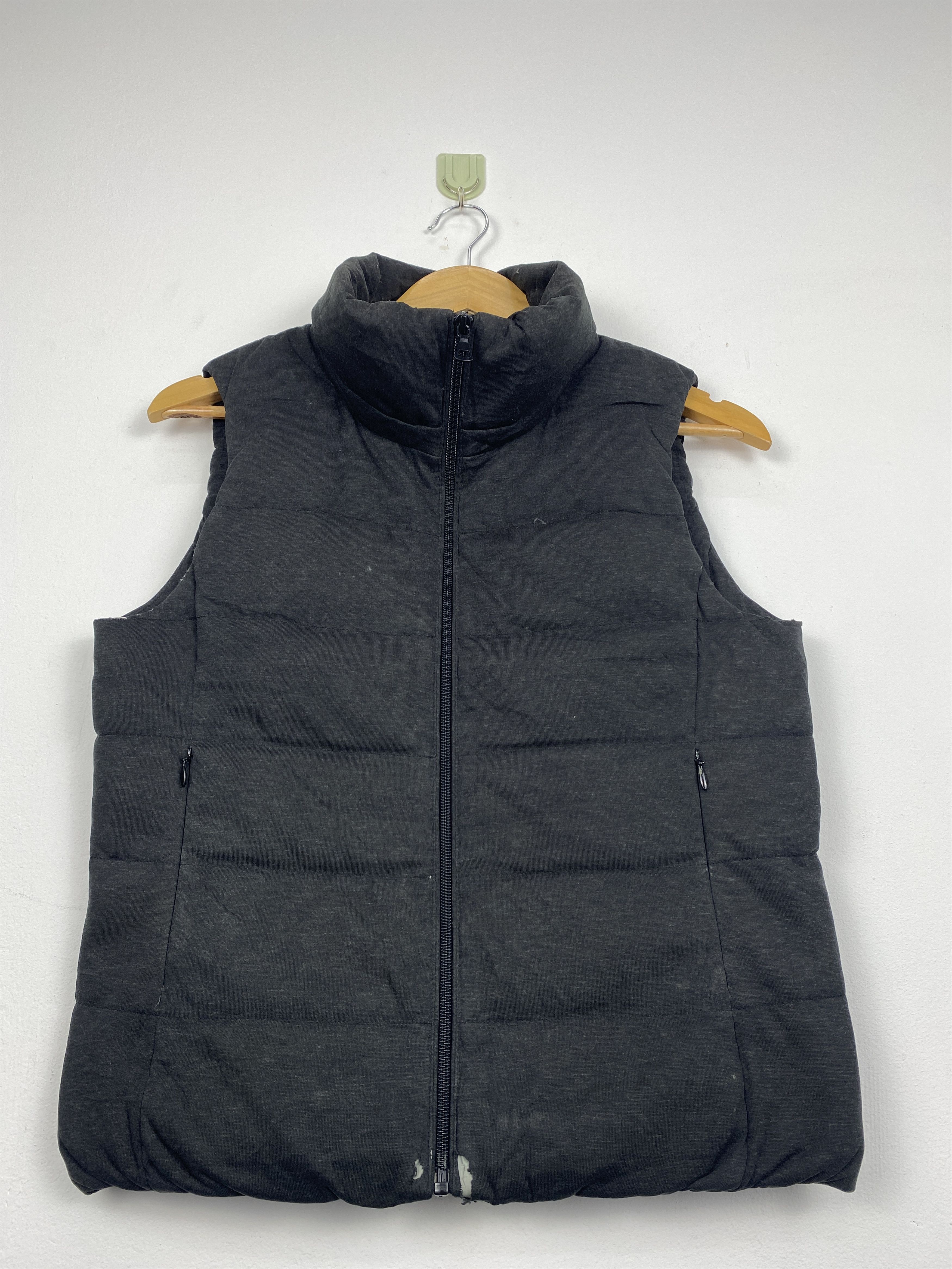 Japanese Brand Uniqlo Zipper Ups Puffer Dark Grey Vest AH0064 Size US S / EU 44-46 / 1 - 1 Thumbnail