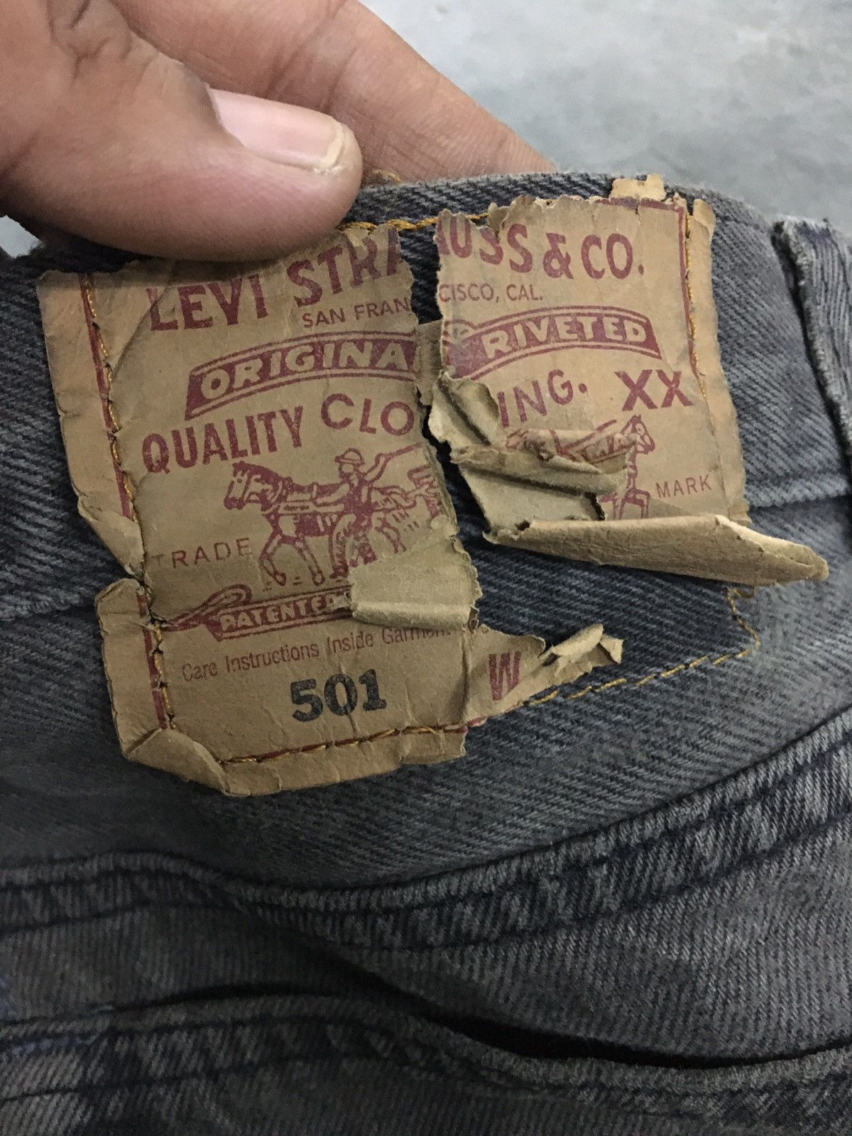 Levi's × Vintage Vintage 90’s Levis 501 Super Black Thrashed Kurt Kobain Size US 35 - 8 Thumbnail