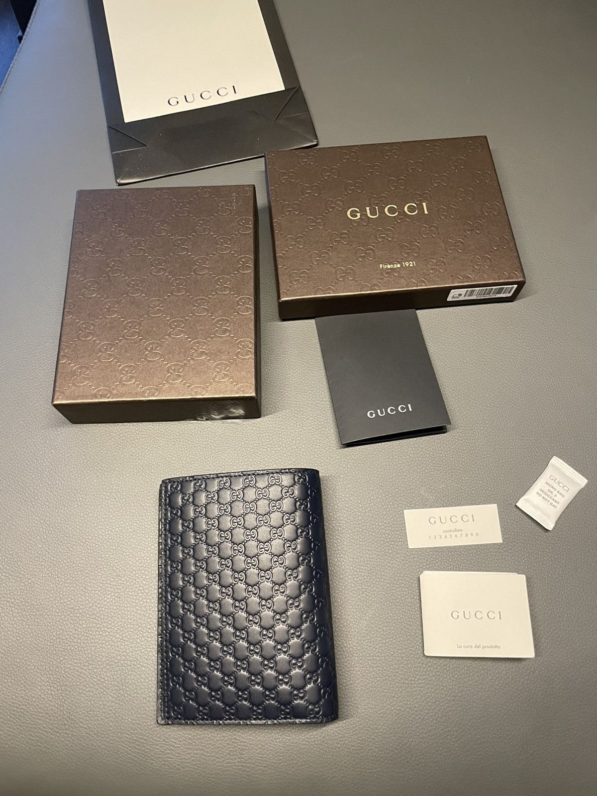 Gucci BrandNEW Classic GG Monogram Bi-fold Passport Holder Wallet Size ONE SIZE - 11 Thumbnail