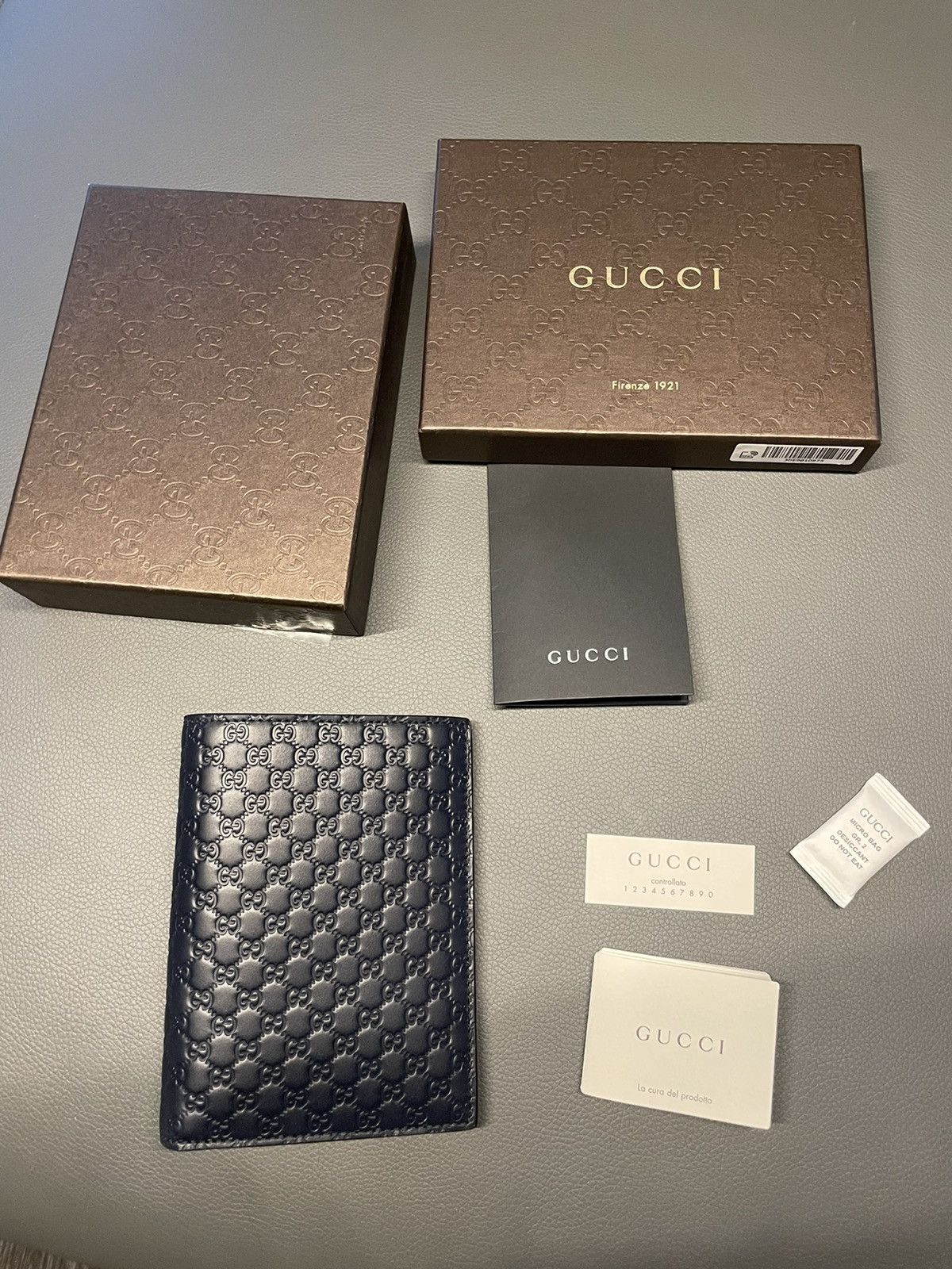 Gucci BrandNEW Classic GG Monogram Bi-fold Passport Holder Wallet Size ONE SIZE - 3 Thumbnail