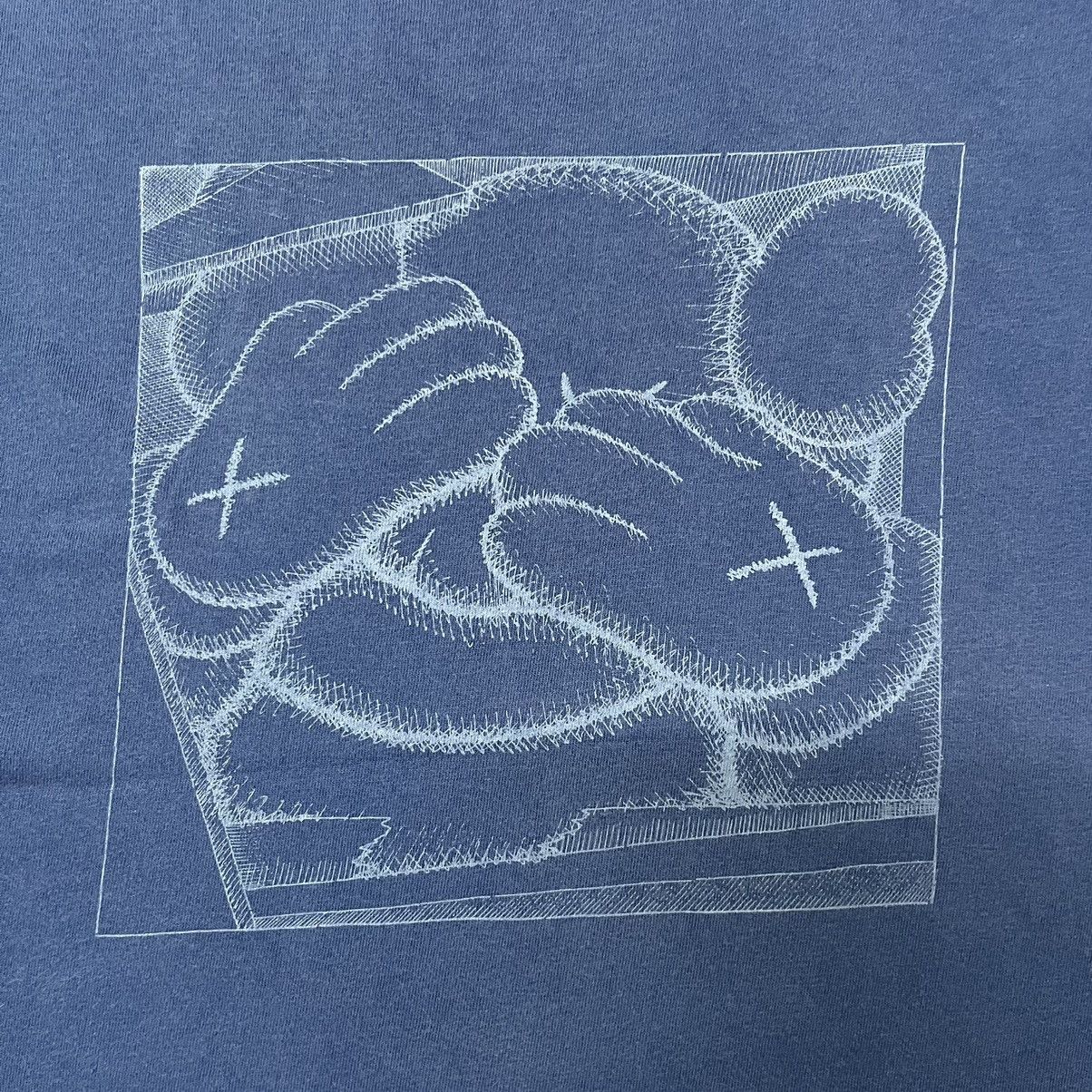 Japanese Brand × Kaws × Uniqlo Uniqlo X Kaws Streewear T Shirt Size US L / EU 52-54 / 3 - 4 Thumbnail