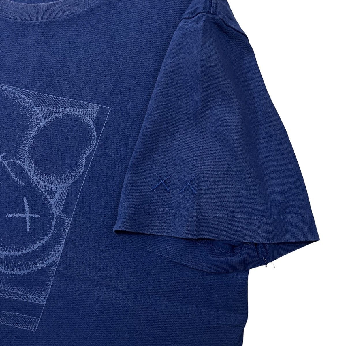 Japanese Brand × Kaws × Uniqlo Uniqlo X Kaws Streewear T Shirt Size US L / EU 52-54 / 3 - 5 Thumbnail