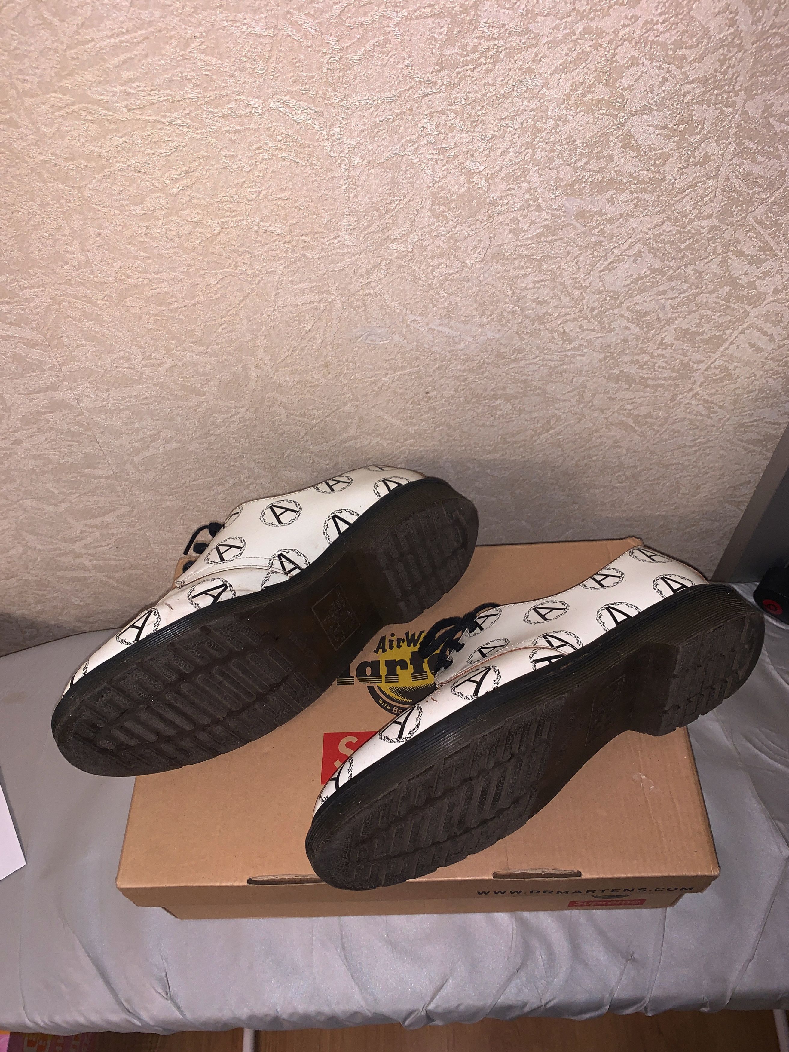 Dr. Martens × Supreme × Undercover Dr. Martens 3-Eye Supreme x Undercover Anarchy White Size US 9 / EU 42 - 9 Thumbnail