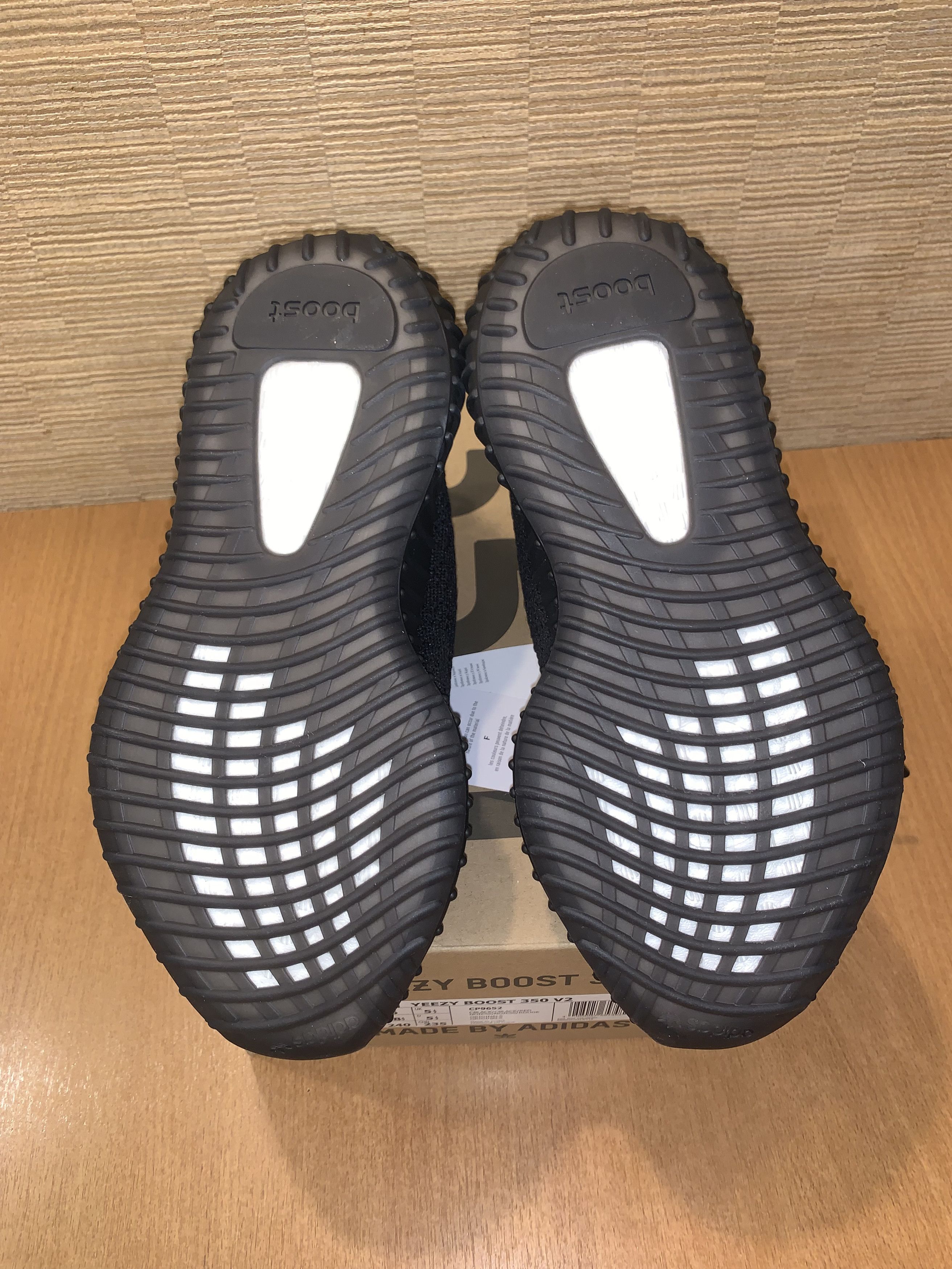 Adidas × Kanye West Adidas Yeezy Boost 350 V2 by Kanye West Bred black red Size US 6 / EU 39 - 8 Thumbnail