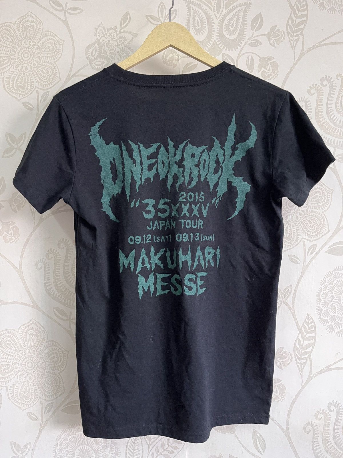 Band Tees × Vintage Metal Thrashed One Ok Rock Concert Makuhari Messe Band Tees Size US M / EU 48-50 / 2 - 12 Thumbnail