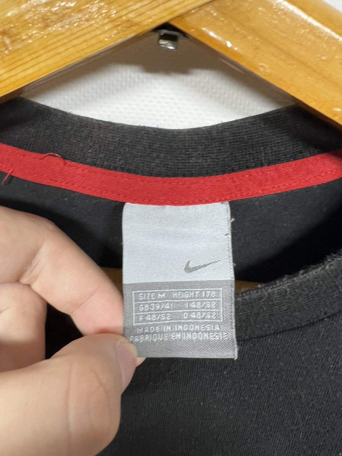 Vintage Vintage Y2k Nike Athletic Big Logo T-Shirt 00’s Size US M / EU 48-50 / 2 - 3 Thumbnail