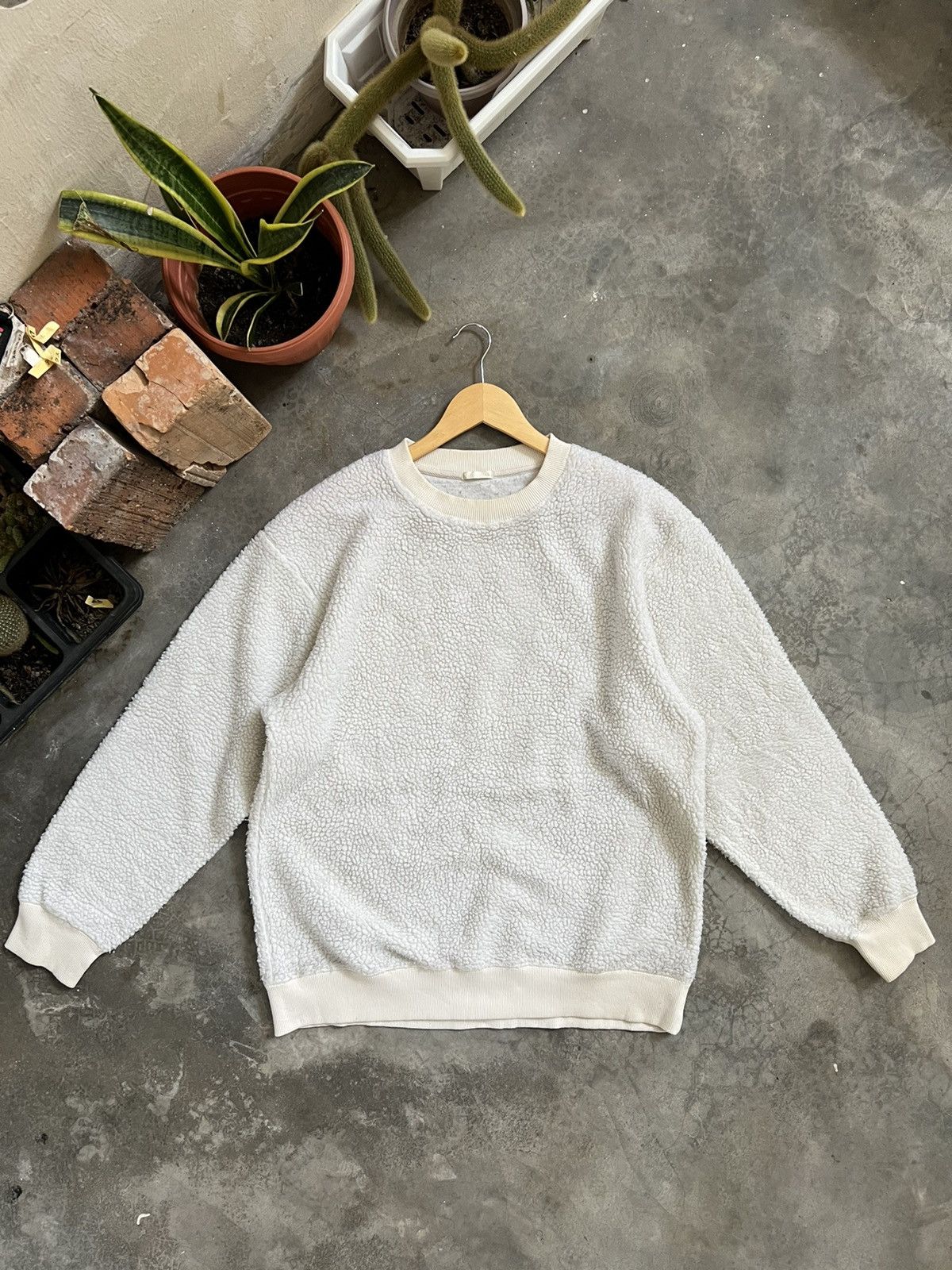 Japanese Brand GU Deep Pile Sherpa Crewneck Sweatshirt Size US L / EU 52-54 / 3 - 1 Thumbnail