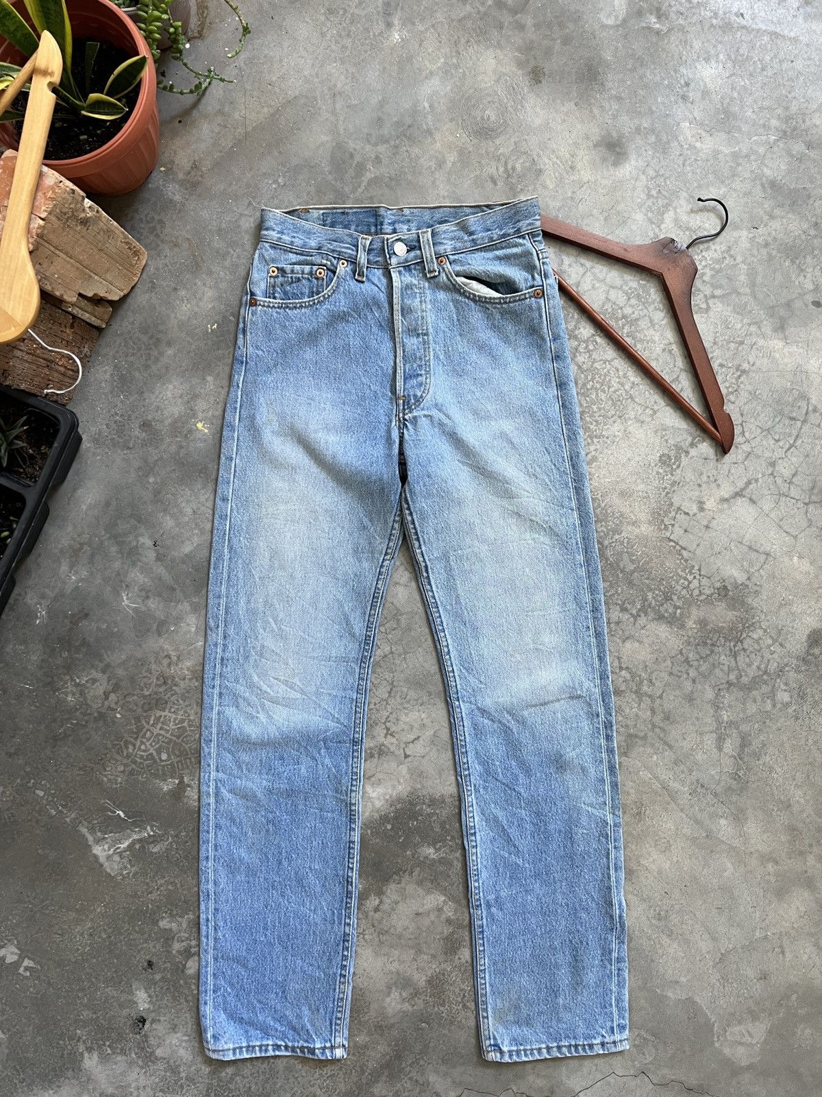 Levi's × Vintage 🔥🔥 LEVI'S 🔥🔥 Vintage Levis 501 Light Wash Jeans Size US 28 / EU 44 - 1 Thumbnail