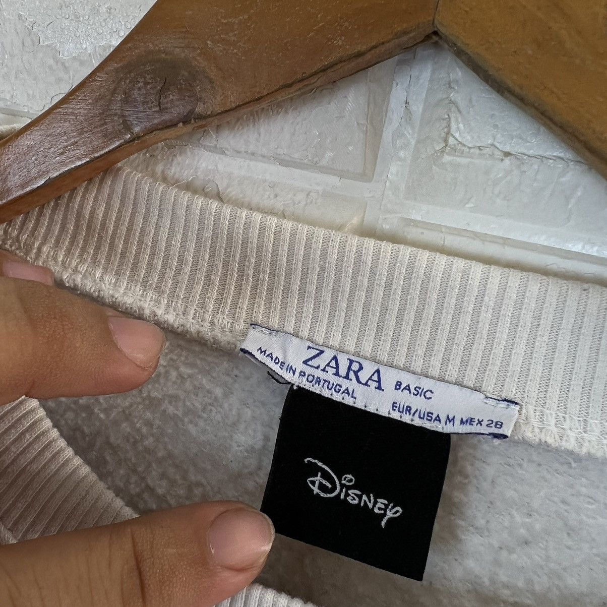 Disney RARE BIG LOGO PRINT MICKEY MOUSE ZARA BASIC SWEATSHIRT Size US M / EU 48-50 / 2 - 9 Thumbnail
