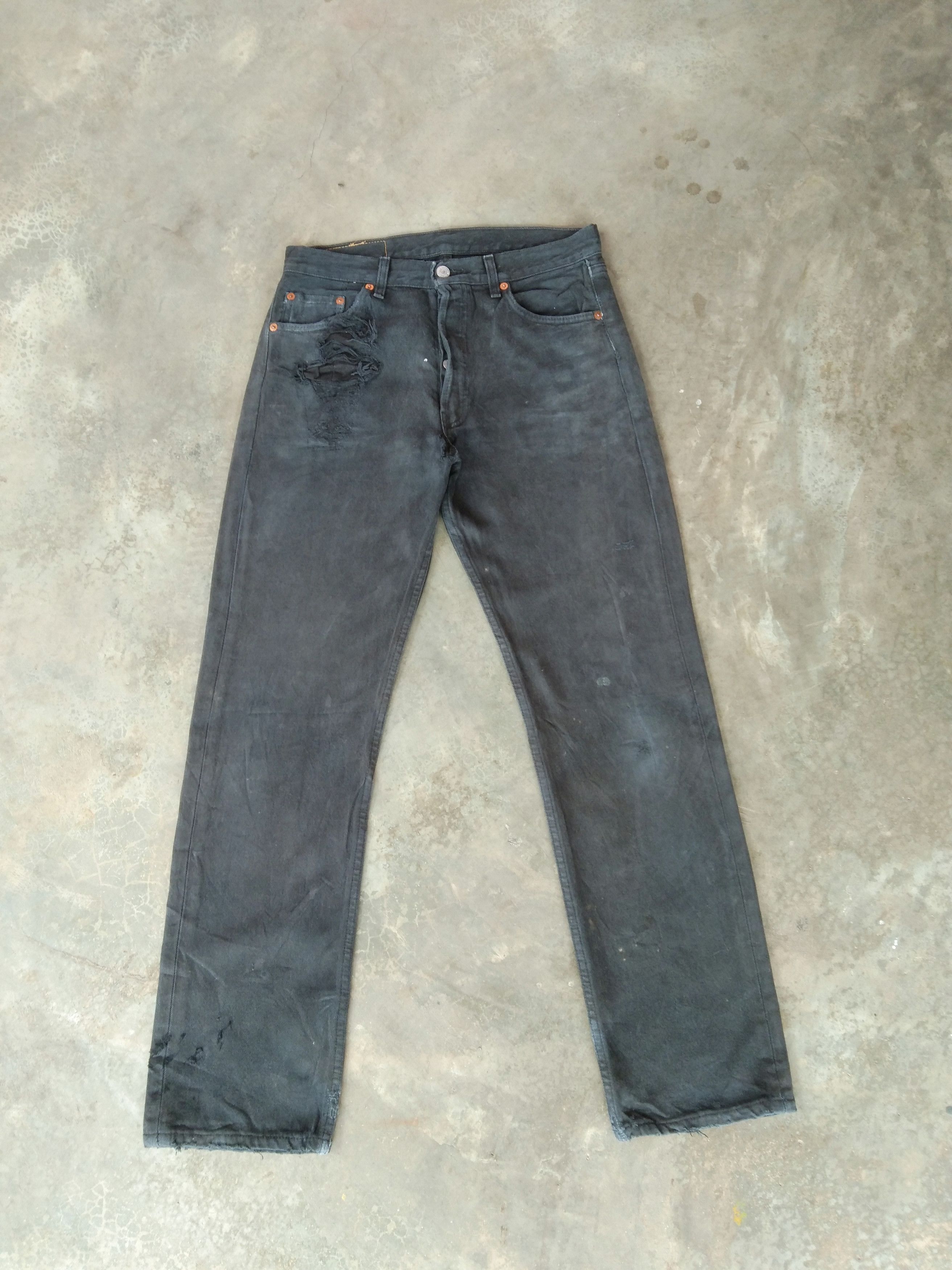 Levi's × Vintage 90s Vintage Levis 501 Faded Black Distressed Jeans 30x30 Size US 30 / EU 46 - 1 Thumbnail