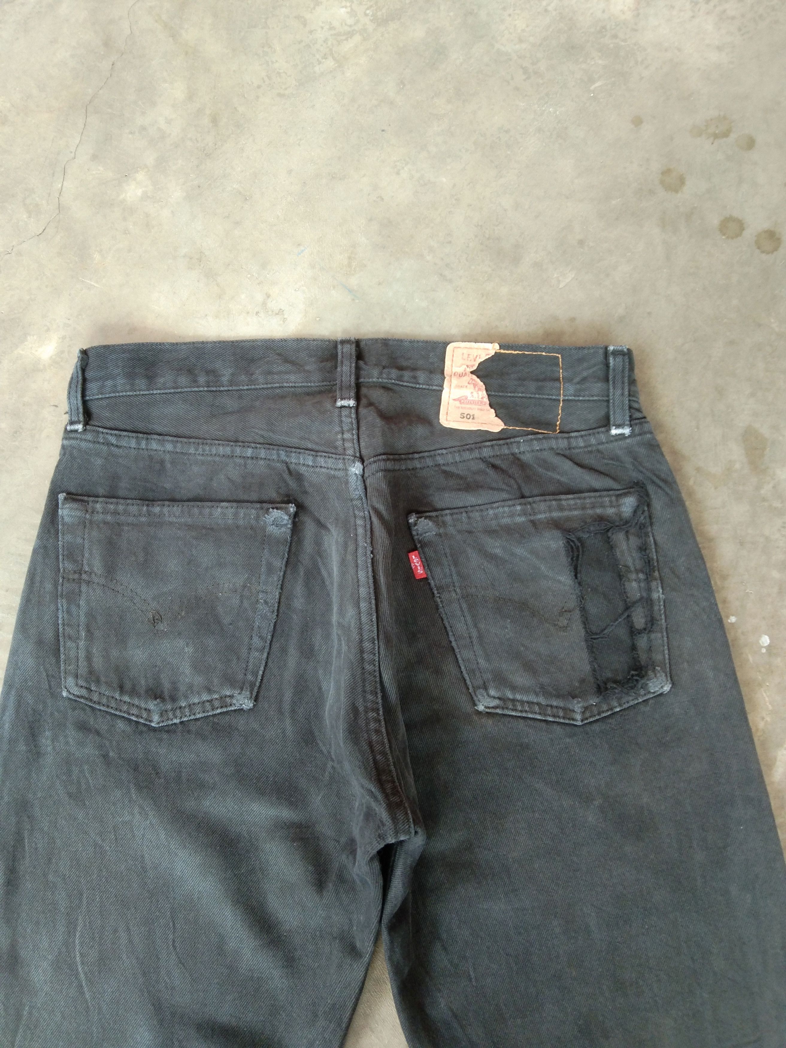 Levi's × Vintage 90s Vintage Levis 501 Faded Black Distressed Jeans 30x30 Size US 30 / EU 46 - 4 Thumbnail