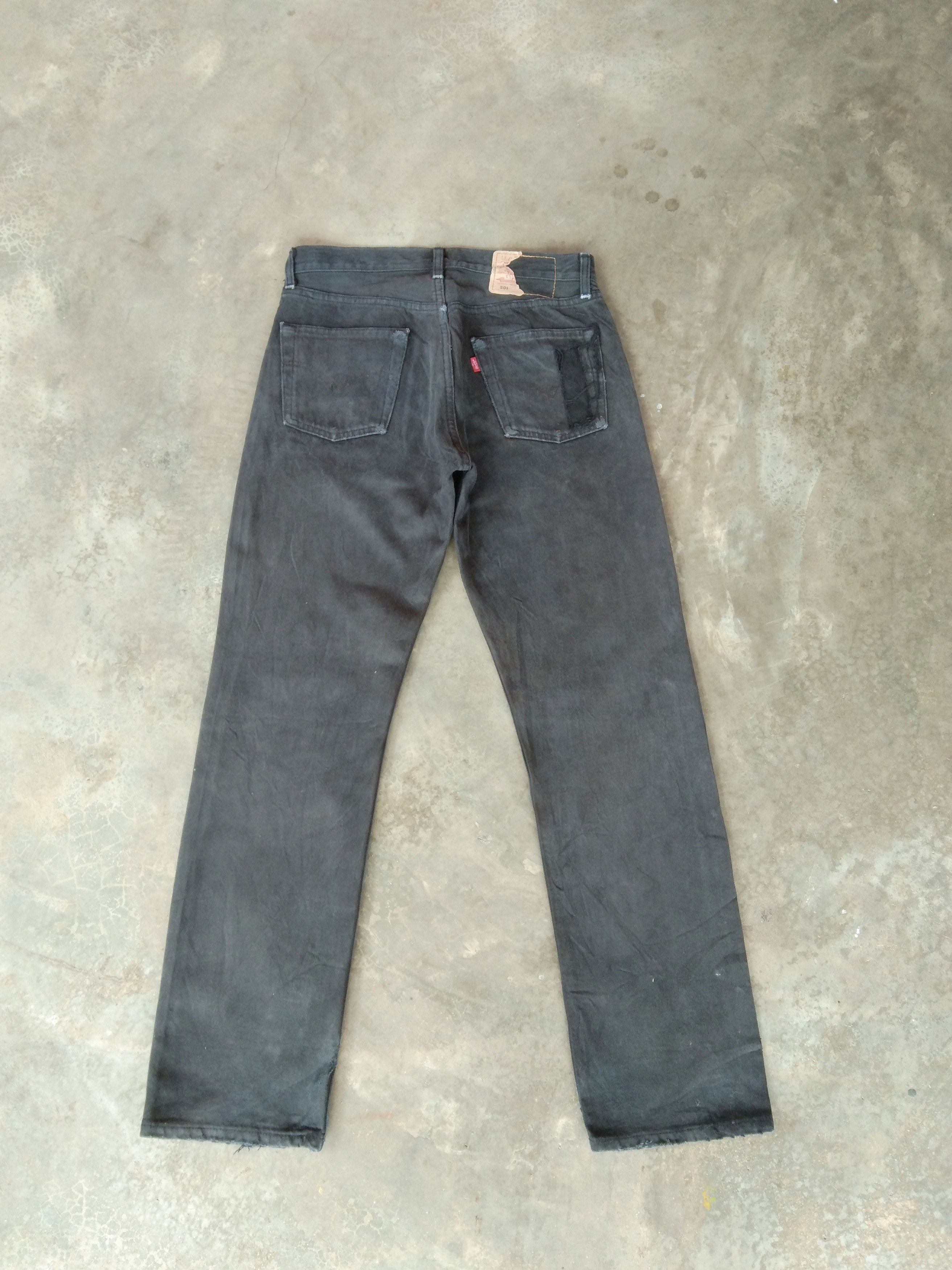 Levi's × Vintage 90s Vintage Levis 501 Faded Black Distressed Jeans 30x30 Size US 30 / EU 46 - 2 Thumbnail