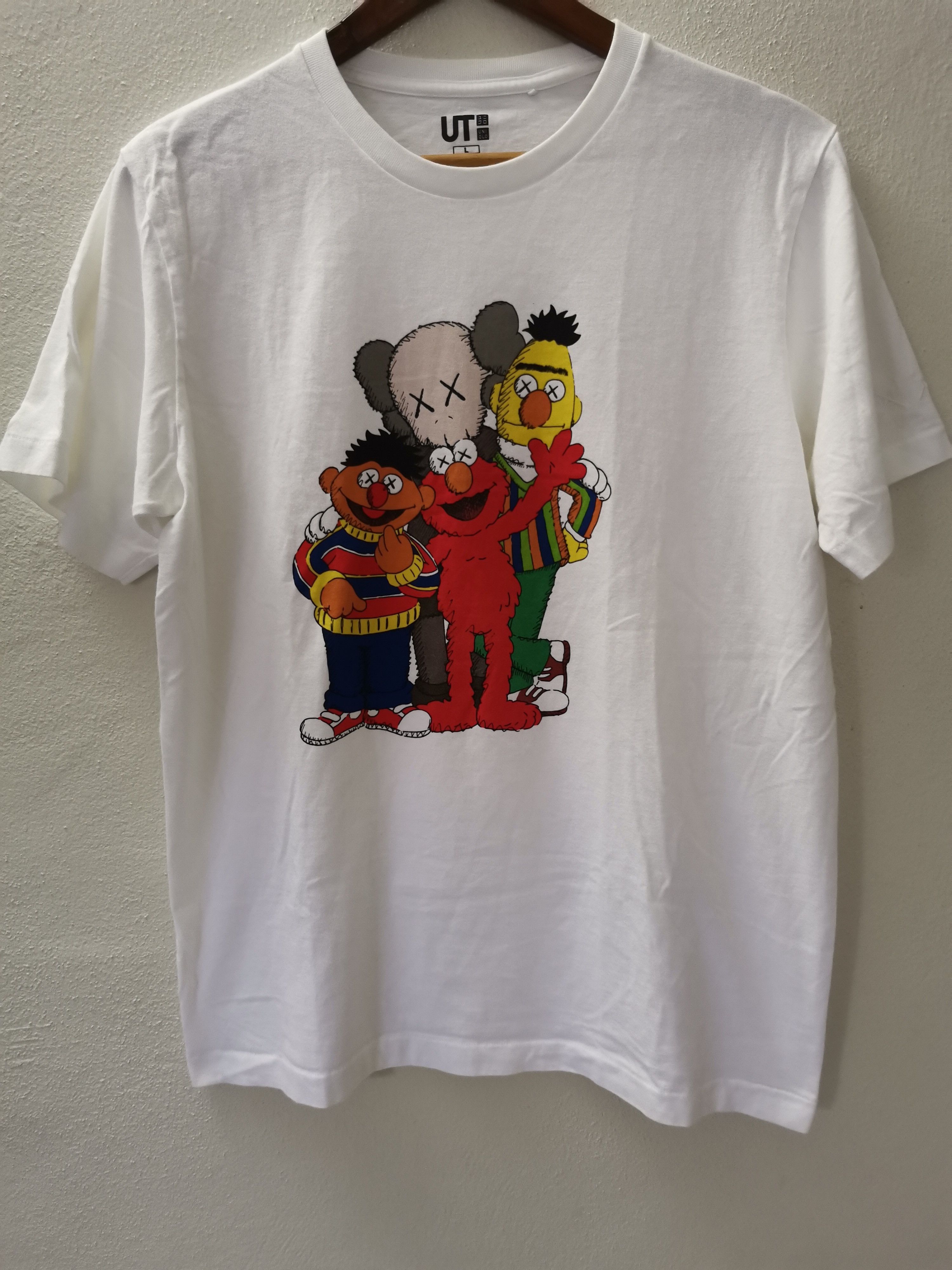 Kaws UT x Kaws Size US L / EU 52-54 / 3 - 1 Thumbnail