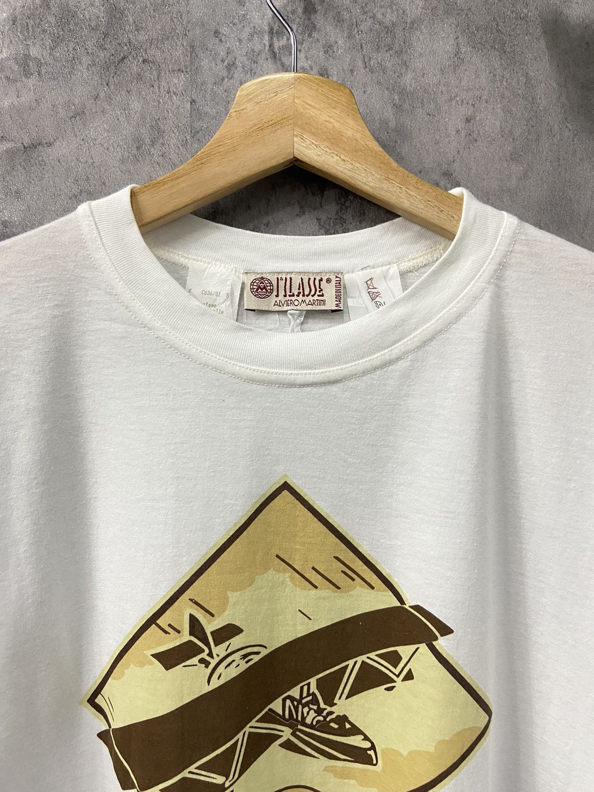 Alviero Martini Vintage Alviero Martini Luxury Italy Made Tshirt Size US L / EU 52-54 / 3 - 5 Thumbnail