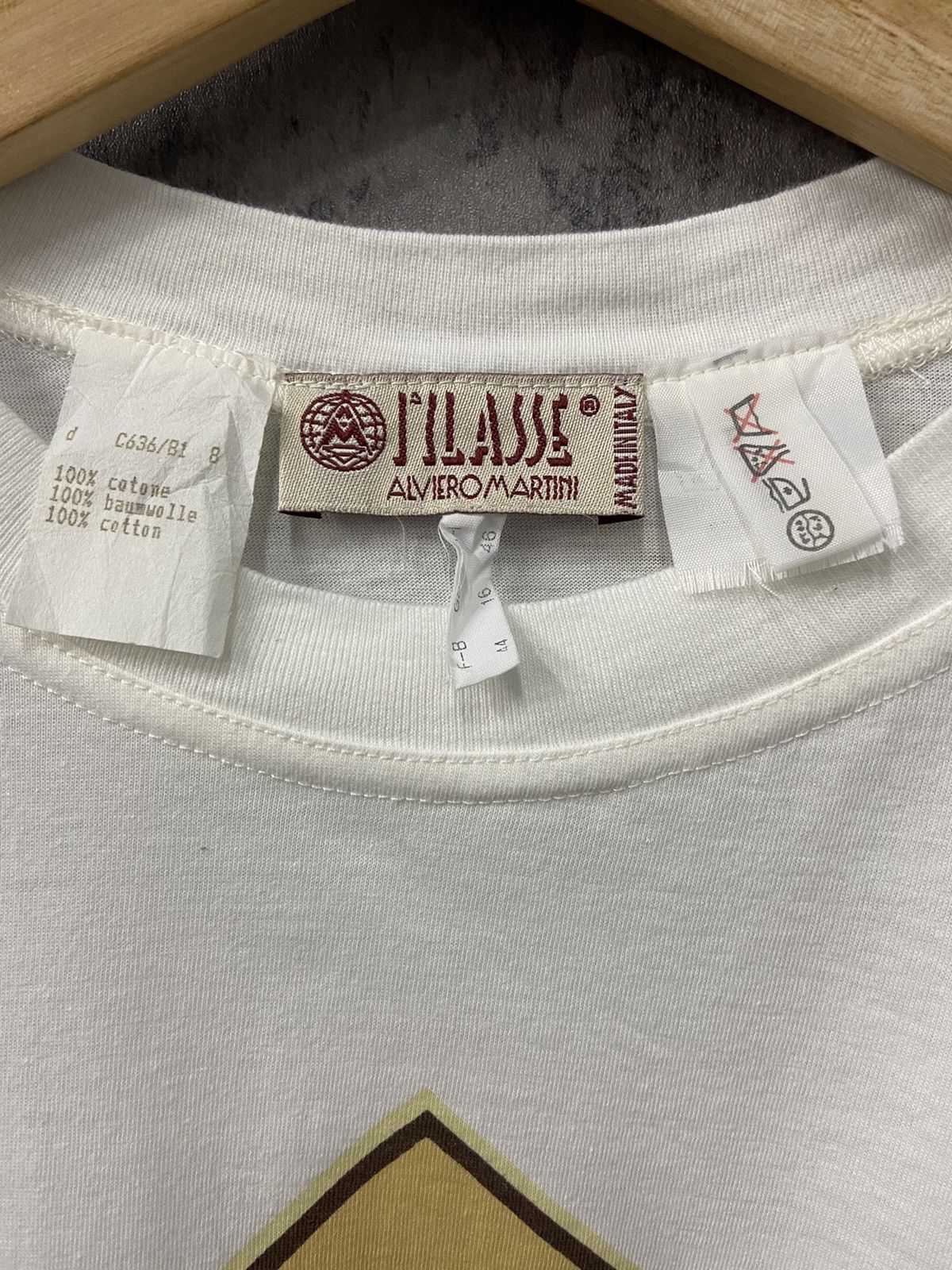 Alviero Martini Vintage Alviero Martini Luxury Italy Made Tshirt Size US L / EU 52-54 / 3 - 8 Thumbnail