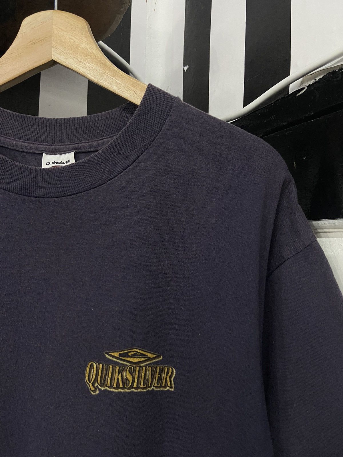 Quiksilver Vintage 90’s Quicksilver Back Hint Tshirt Size US L / EU 52-54 / 3 - 4 Thumbnail