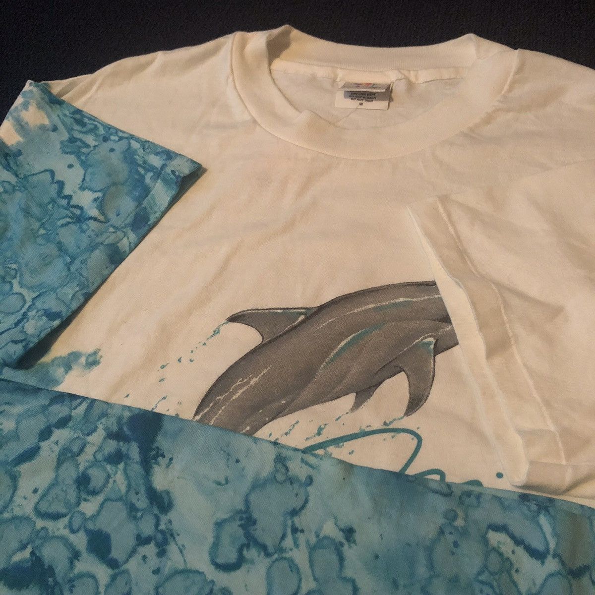 Vintage Vintage 90s Mirage Las Vegas Dolphin All Over Logo Tee Shirt Size US M / EU 48-50 / 2 - 7 Thumbnail