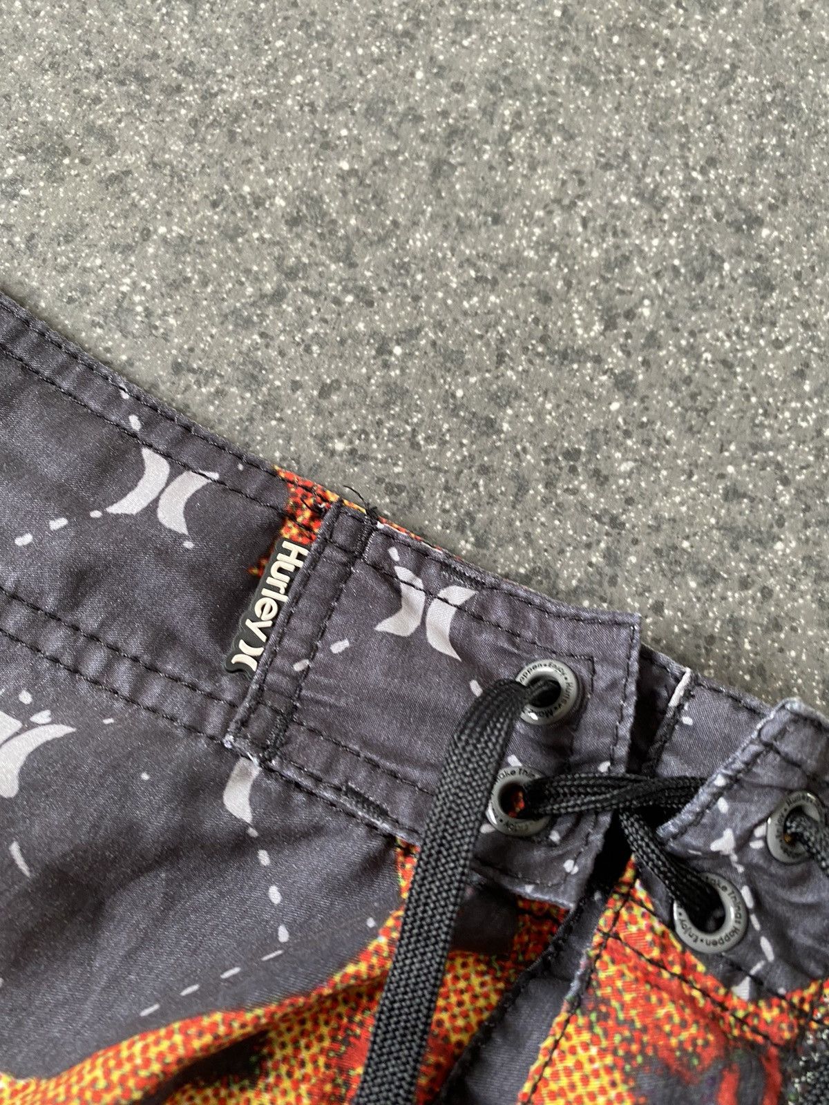 Hurley × Vintage Vintage Hurley Jesus Print Shorts Size US 36 / EU 52 - 5 Thumbnail