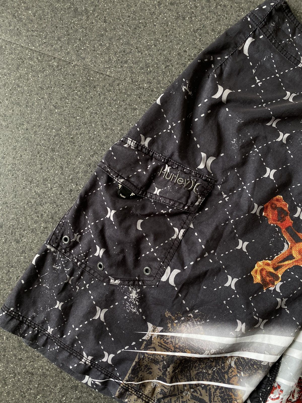 Hurley × Vintage Vintage Hurley Jesus Print Shorts Size US 36 / EU 52 - 3 Thumbnail