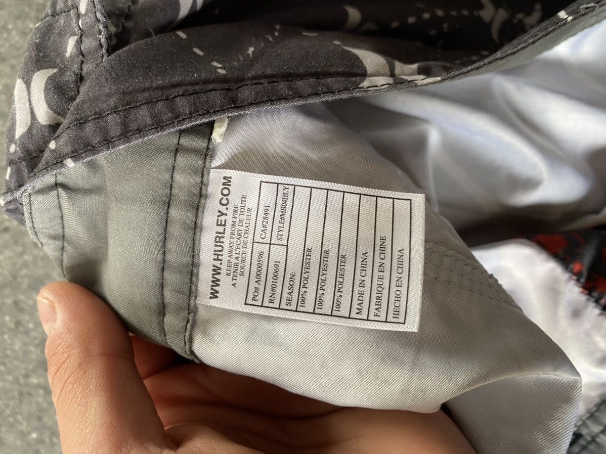 Hurley × Vintage Vintage Hurley Jesus Print Shorts Size US 36 / EU 52 - 8 Thumbnail