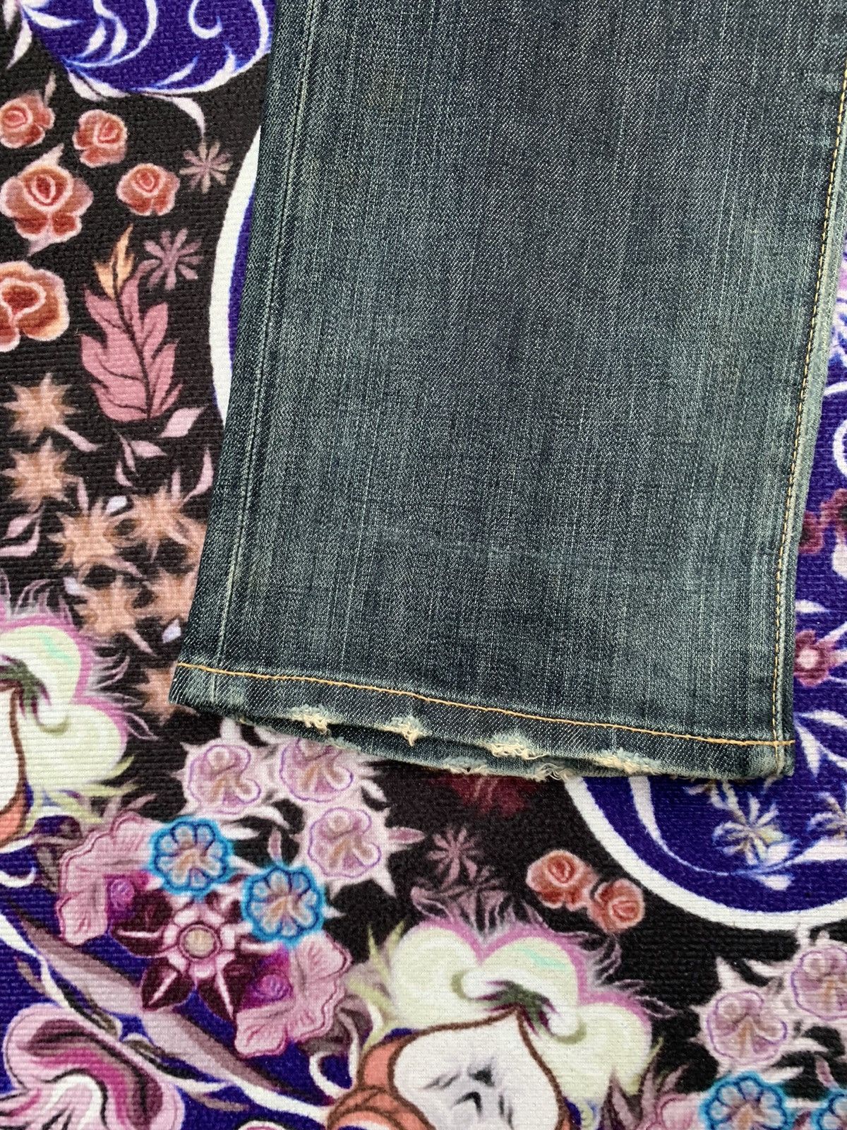 Uniqlo Uniqlo Distressed Denim Size US 35 - 3 Thumbnail
