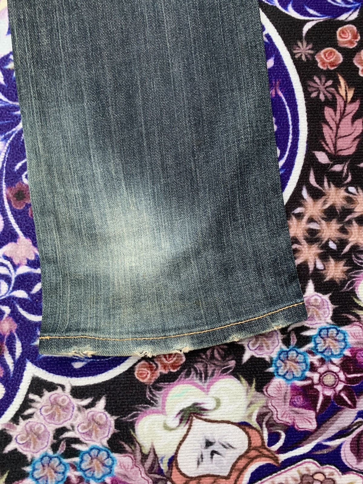 Uniqlo Uniqlo Distressed Denim Size US 35 - 9 Thumbnail
