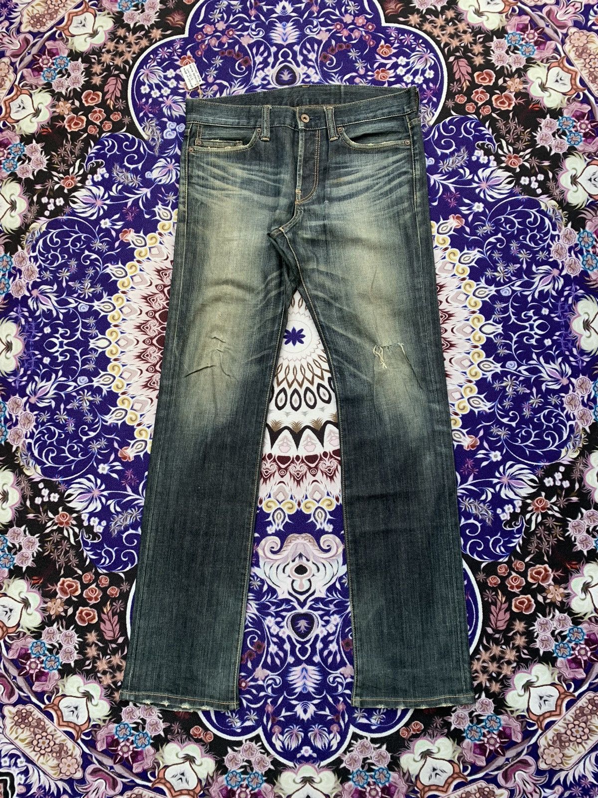 Uniqlo Uniqlo Distressed Denim Size US 35 - 1 Thumbnail