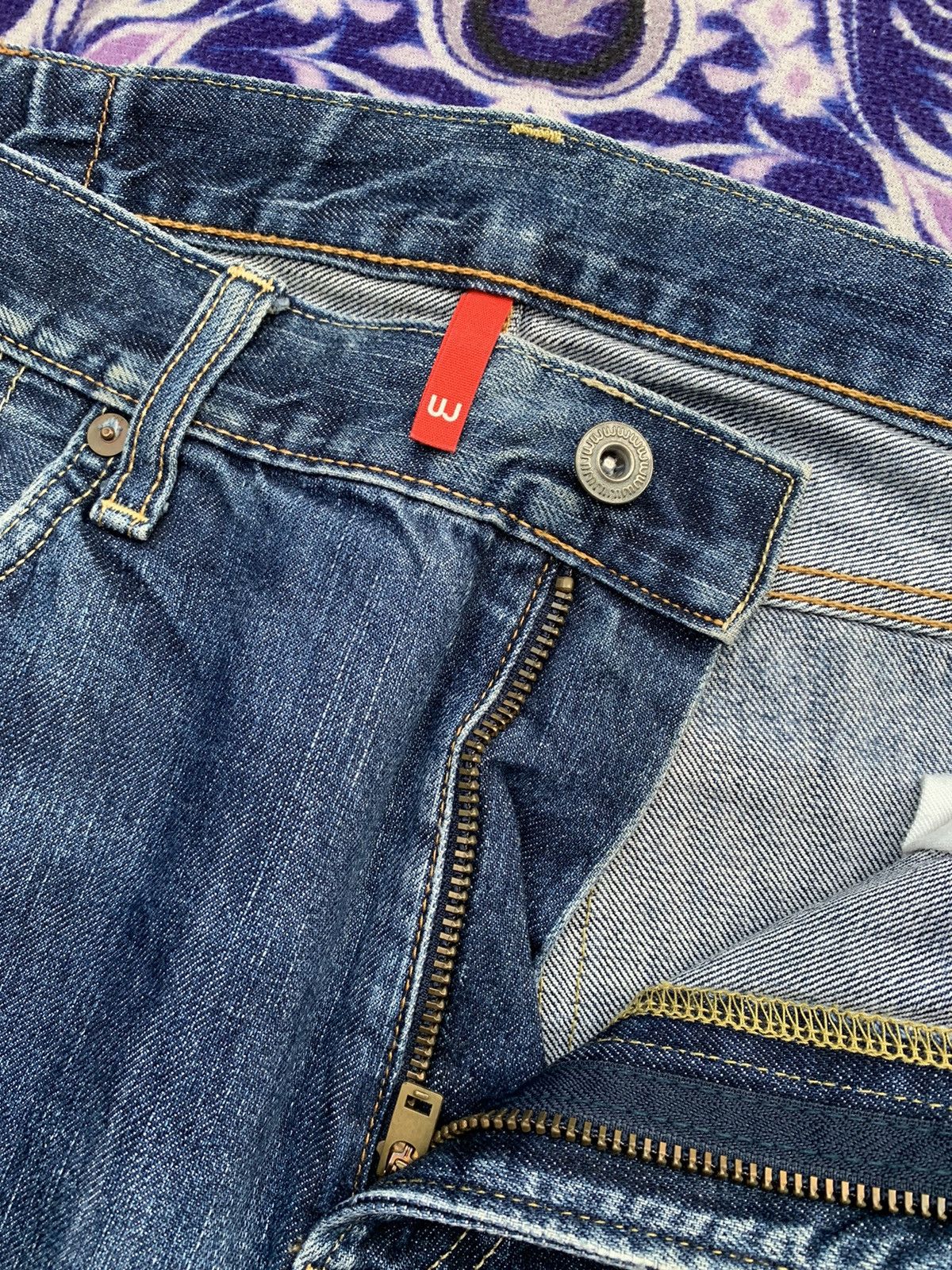 Uniqlo Uniqlo Faded Wash Denim Size US 35 - 3 Thumbnail