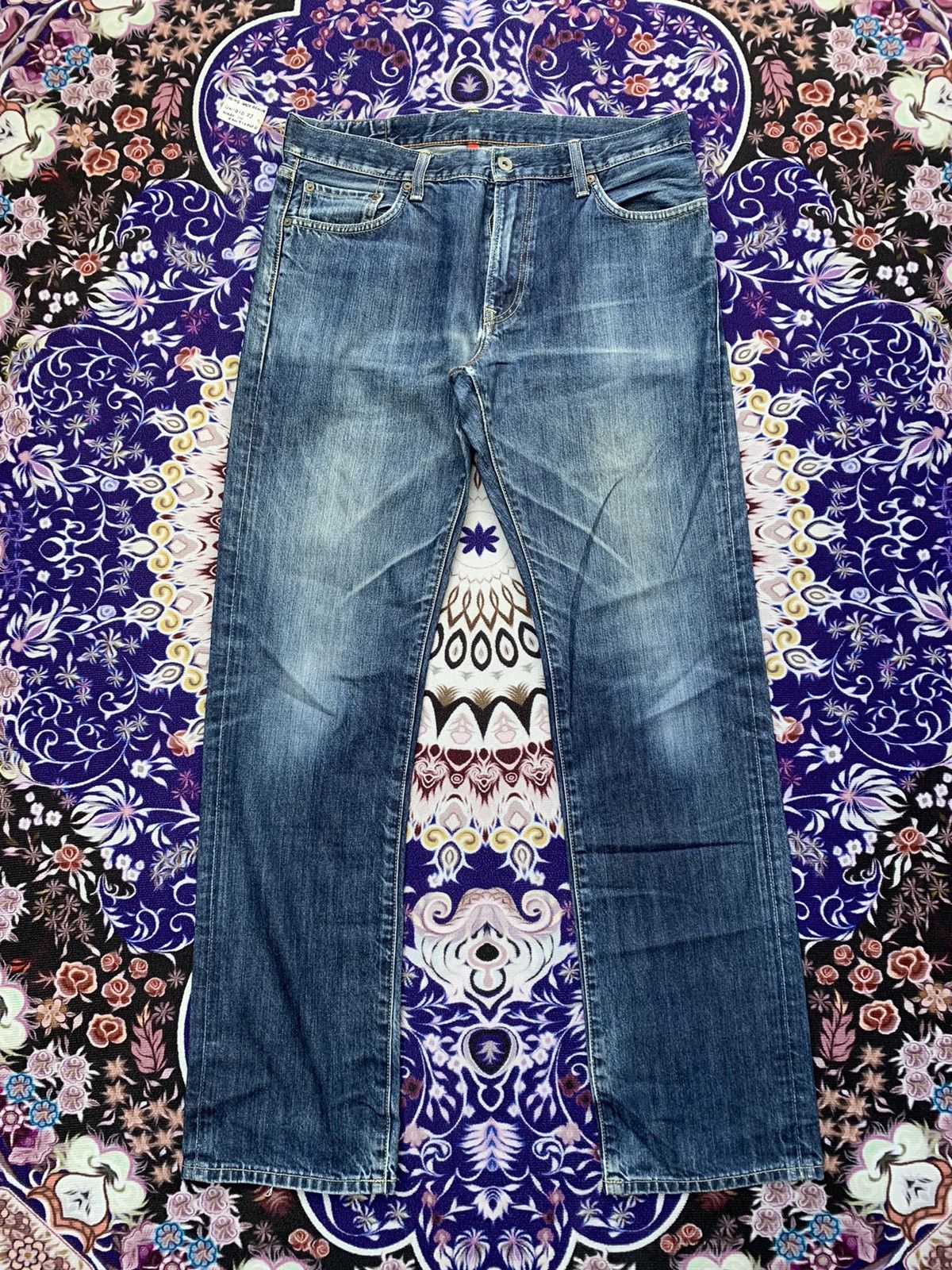 Uniqlo Uniqlo Faded Wash Denim Size US 35 - 1 Thumbnail