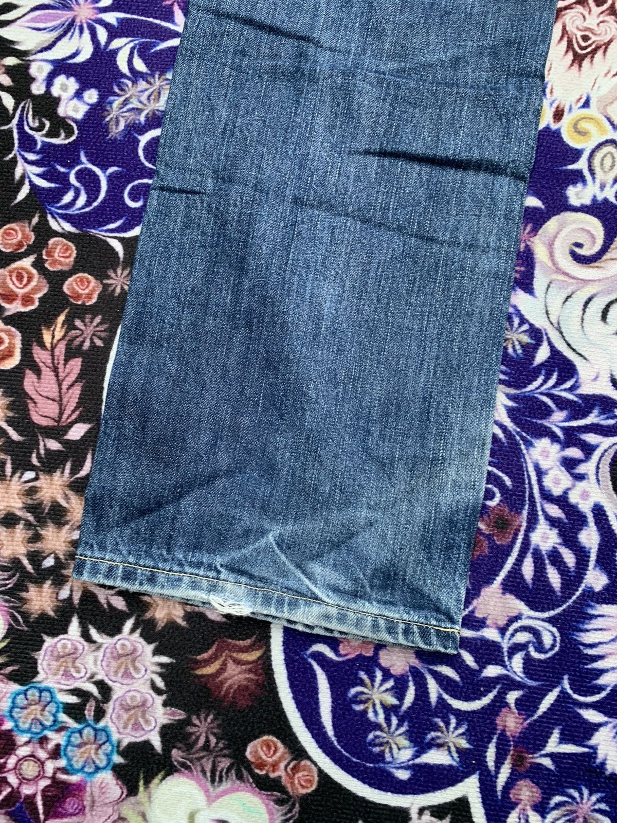 Uniqlo Uniqlo Faded Wash Denim Size US 35 - 8 Thumbnail