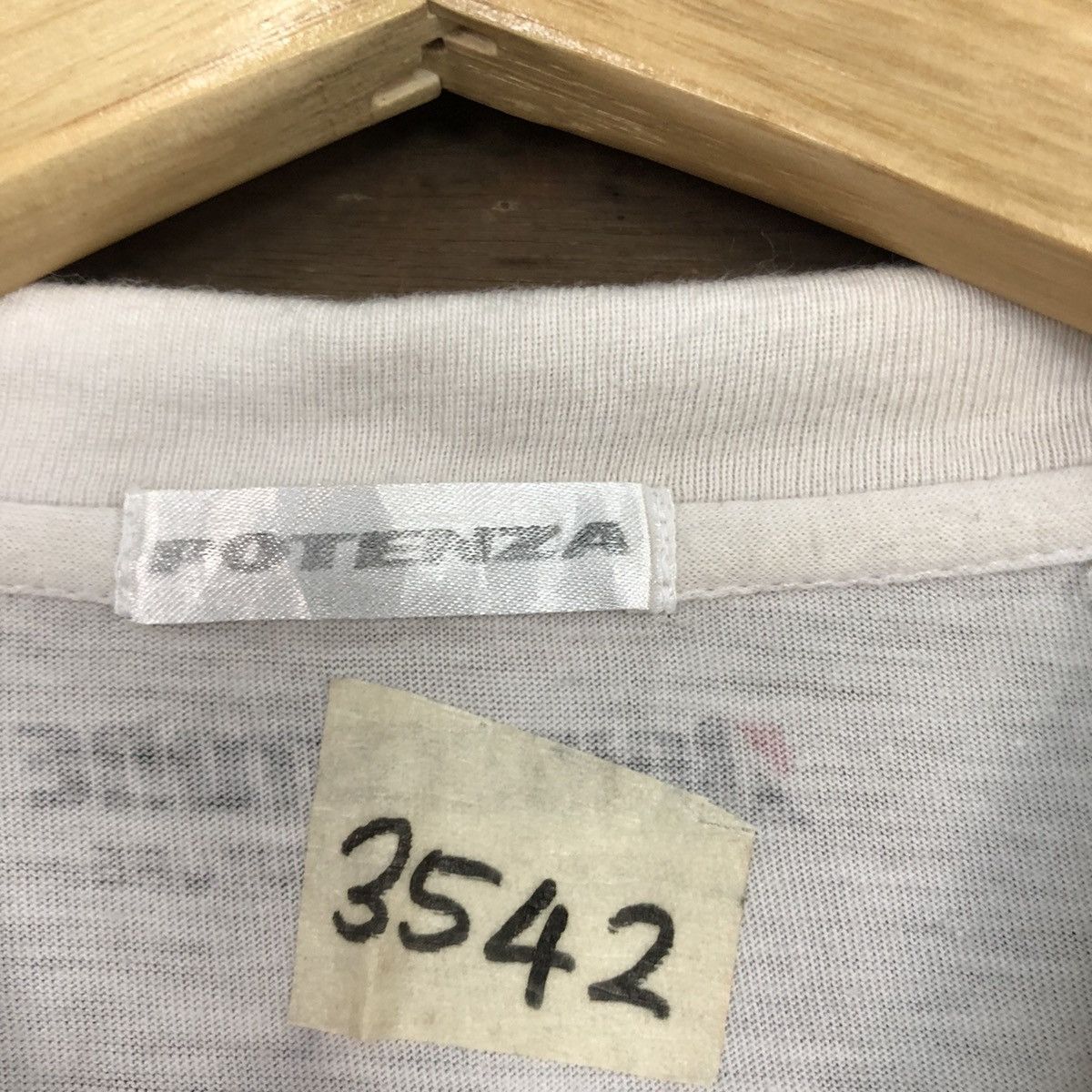 Vintage DL 90s Y2K Bridgestone Potenza F1 vintage WHite Tshirt #3542 Size US L / EU 52-54 / 3 - 9 Thumbnail