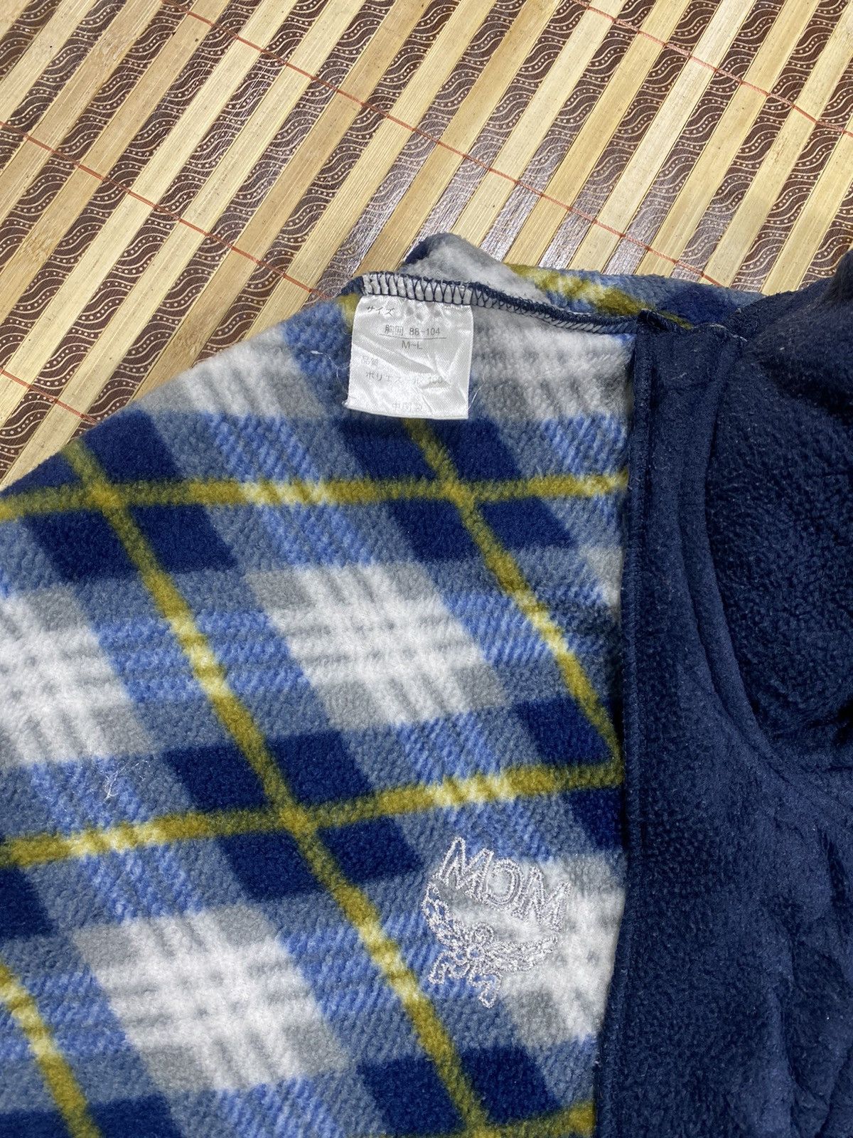 MCM Fleece Crop Top By MCM Size XL / US 12-14 / IT 48-50 - 5 Thumbnail