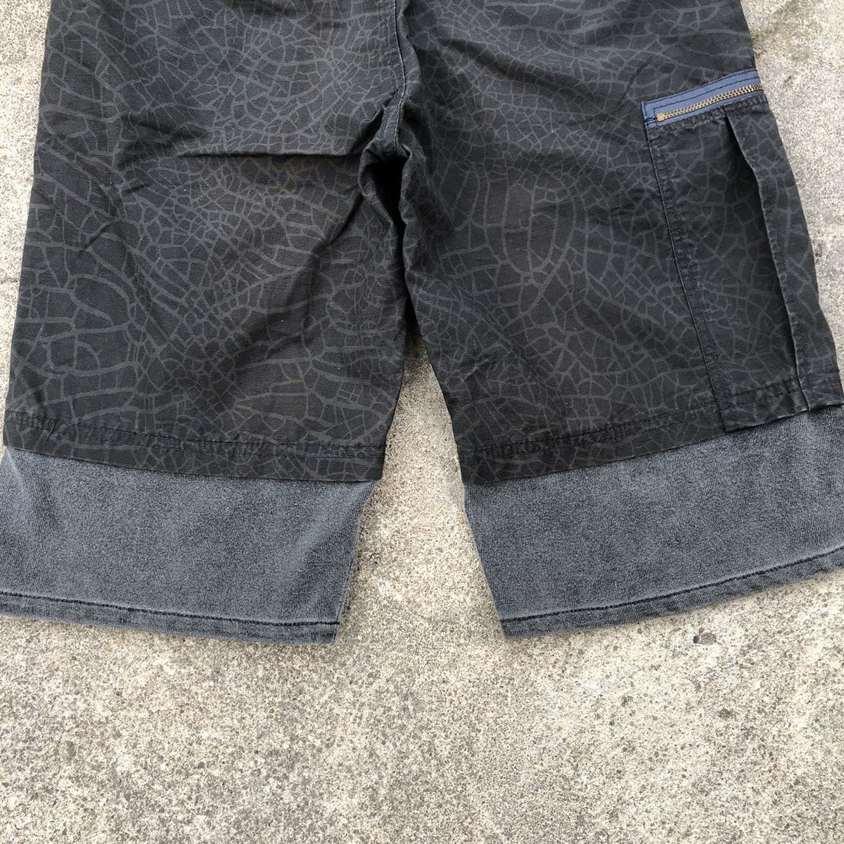 Japanese Brand × PPFM 🔥Rare🔥🇯🇵PPFM Black Abstract Pockets Cropped Short Pants Size US 30 / EU 46 - 5 Thumbnail