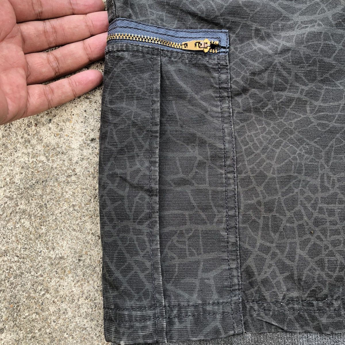 Japanese Brand × PPFM 🔥Rare🔥🇯🇵PPFM Black Abstract Pockets Cropped Short Pants Size US 30 / EU 46 - 9 Thumbnail