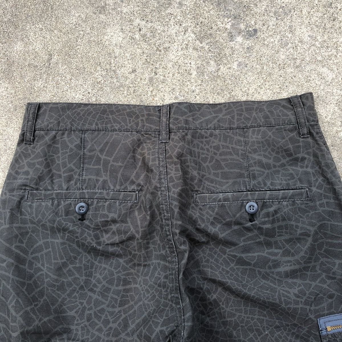Japanese Brand × PPFM 🔥Rare🔥🇯🇵PPFM Black Abstract Pockets Cropped Short Pants Size US 30 / EU 46 - 4 Thumbnail