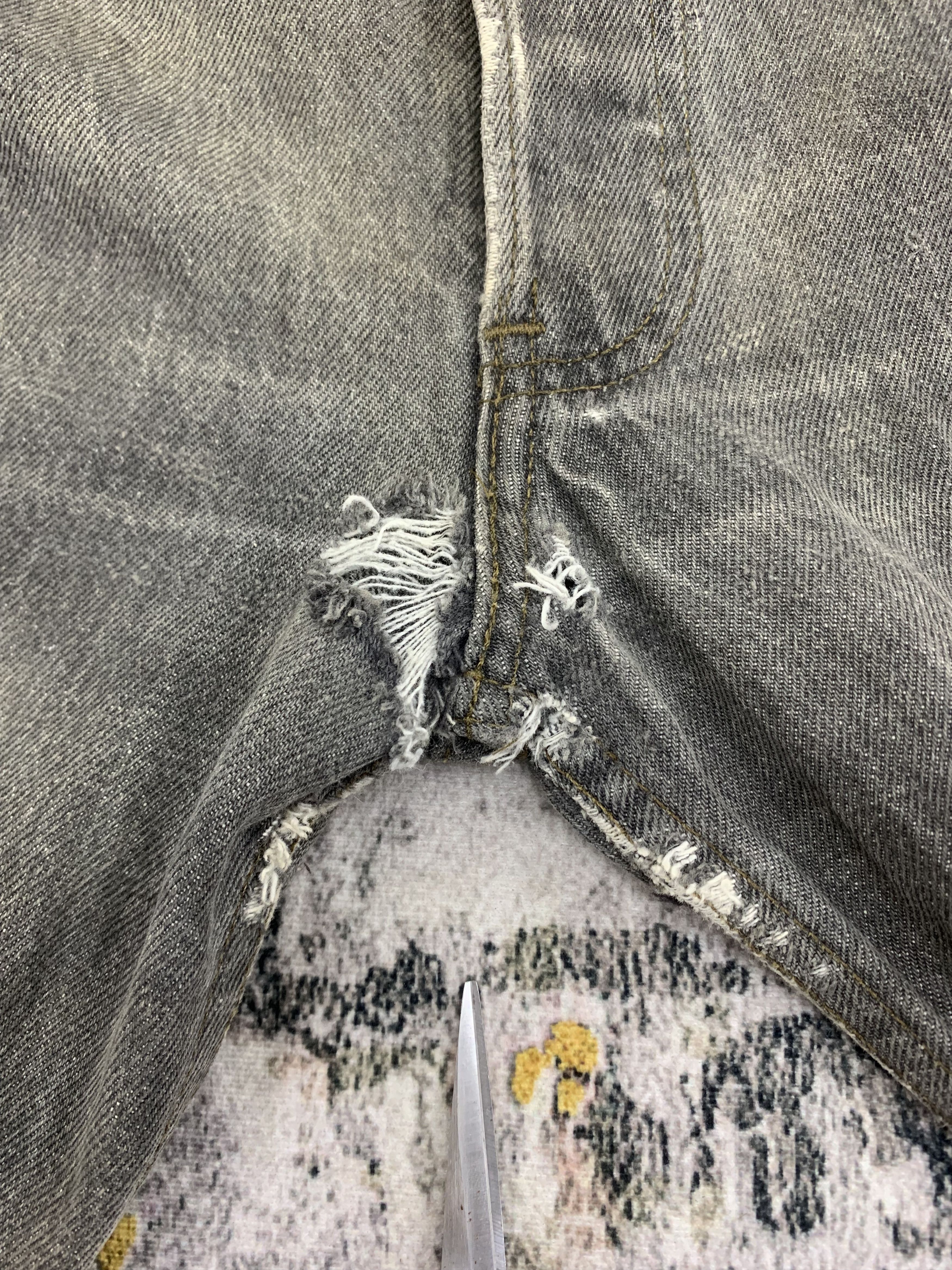 Levi's Vintage Levi's 501 Denim 34x30 Distressed Size US 34 / EU 50 - 5 Thumbnail